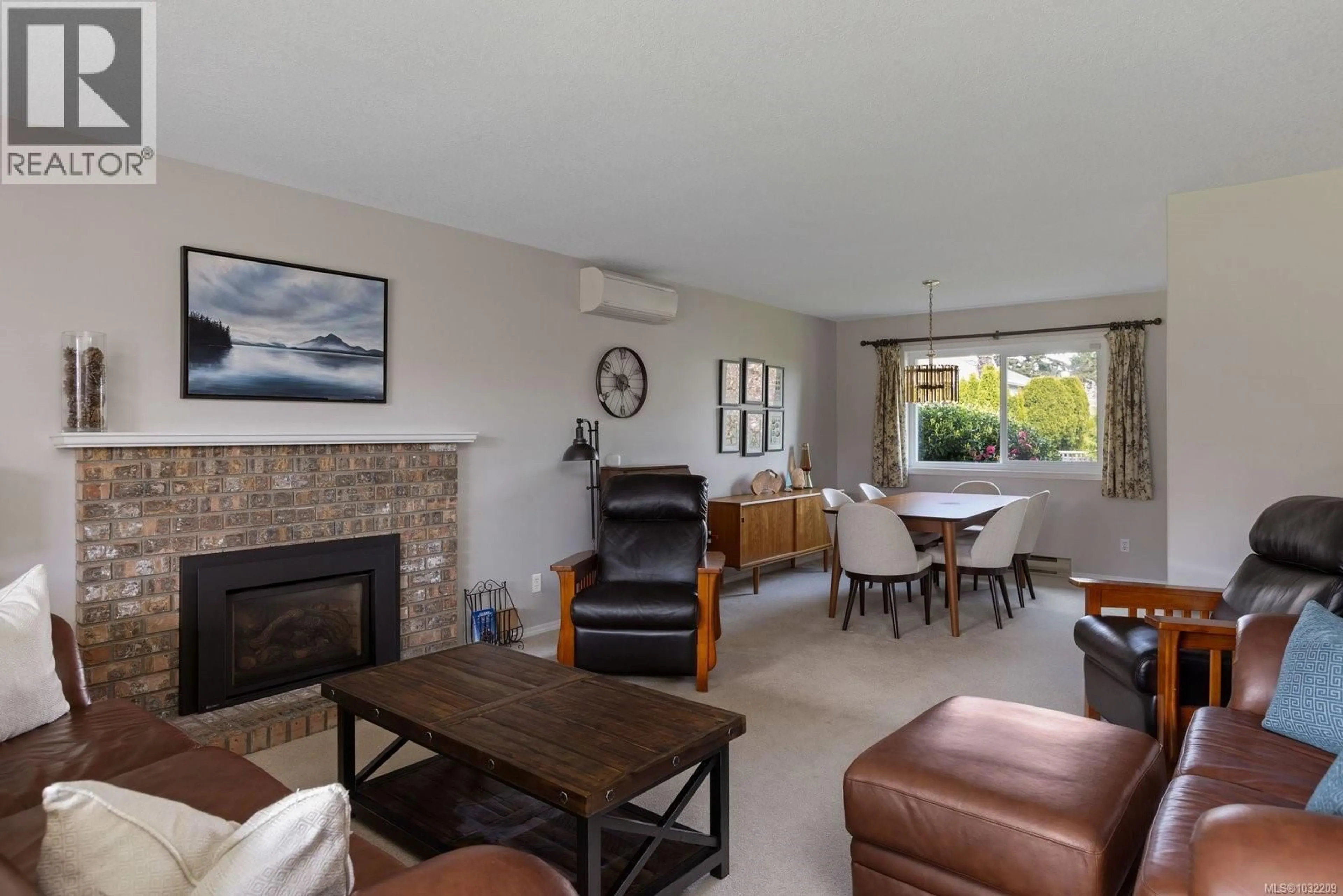 Living room with furniture, unknown for 2446 TWIN VIEW DRIVE, Central Saanich British Columbia V8Z7E9