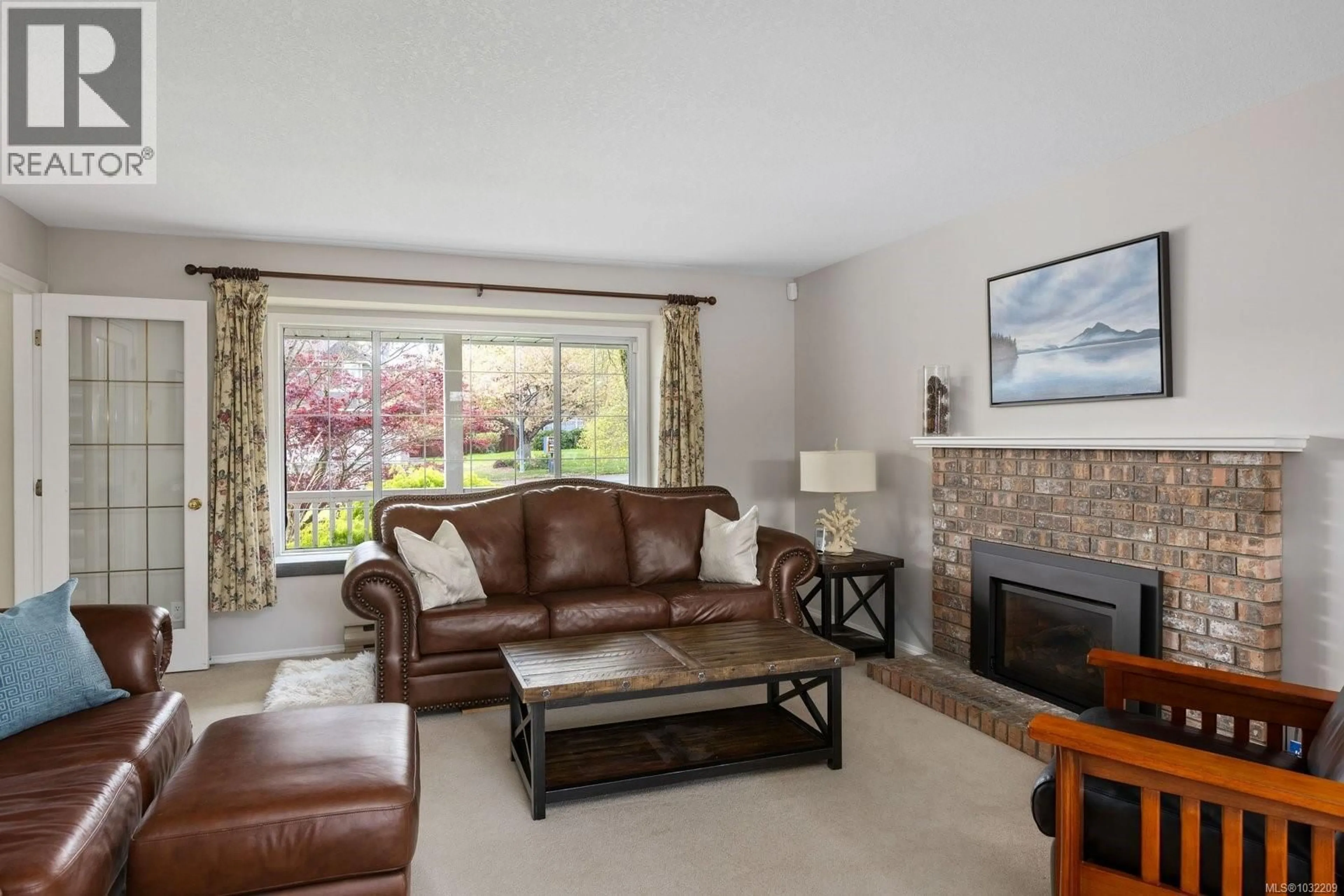 Living room with furniture, unknown for 2446 TWIN VIEW DRIVE, Central Saanich British Columbia V8Z7E9