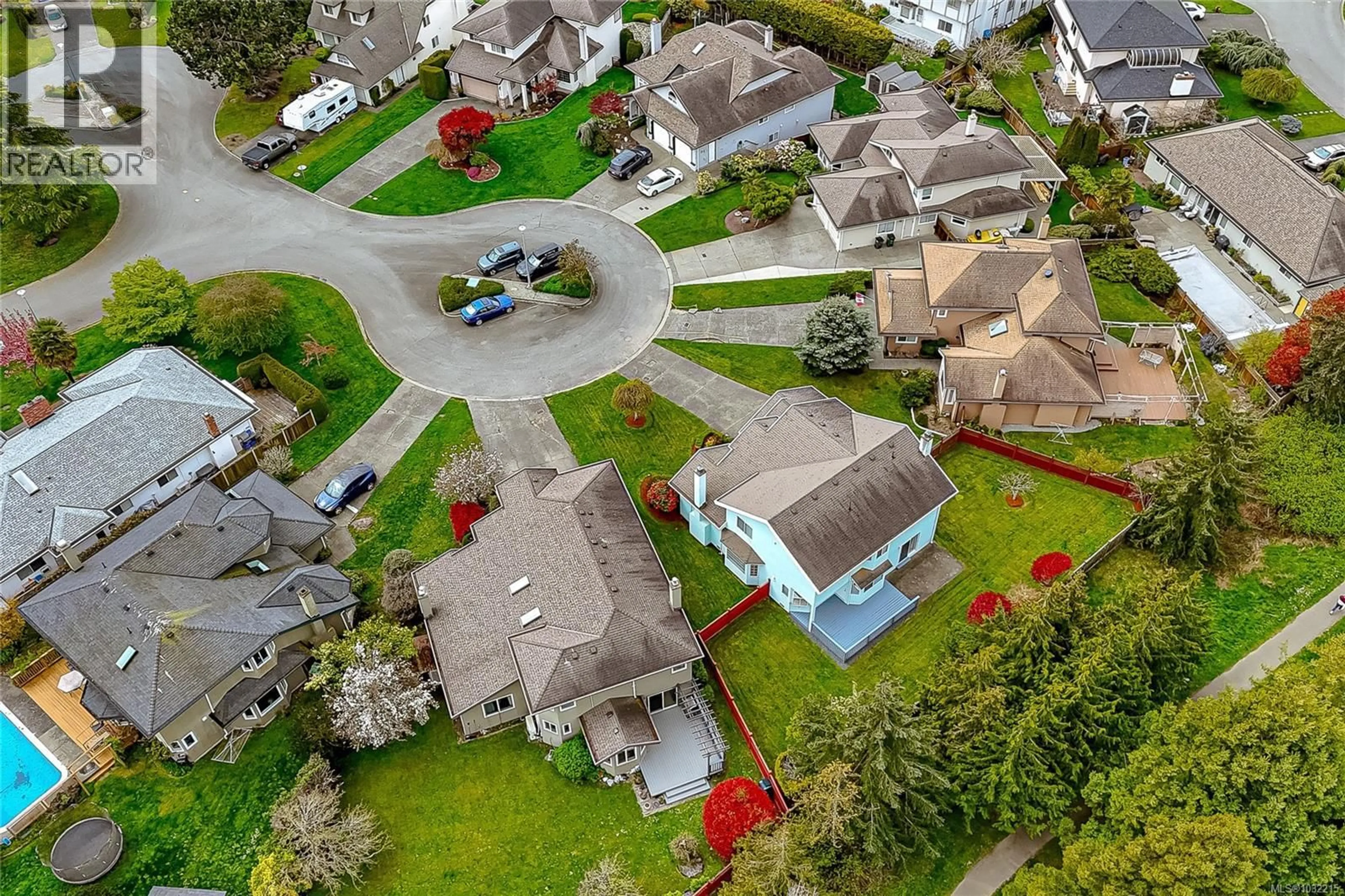 A pic from outside/outdoor area/front of a property/back of a property/a pic from drone, street for 4136 SAN MIGUEL CLOSE, Saanich British Columbia V8N6G7