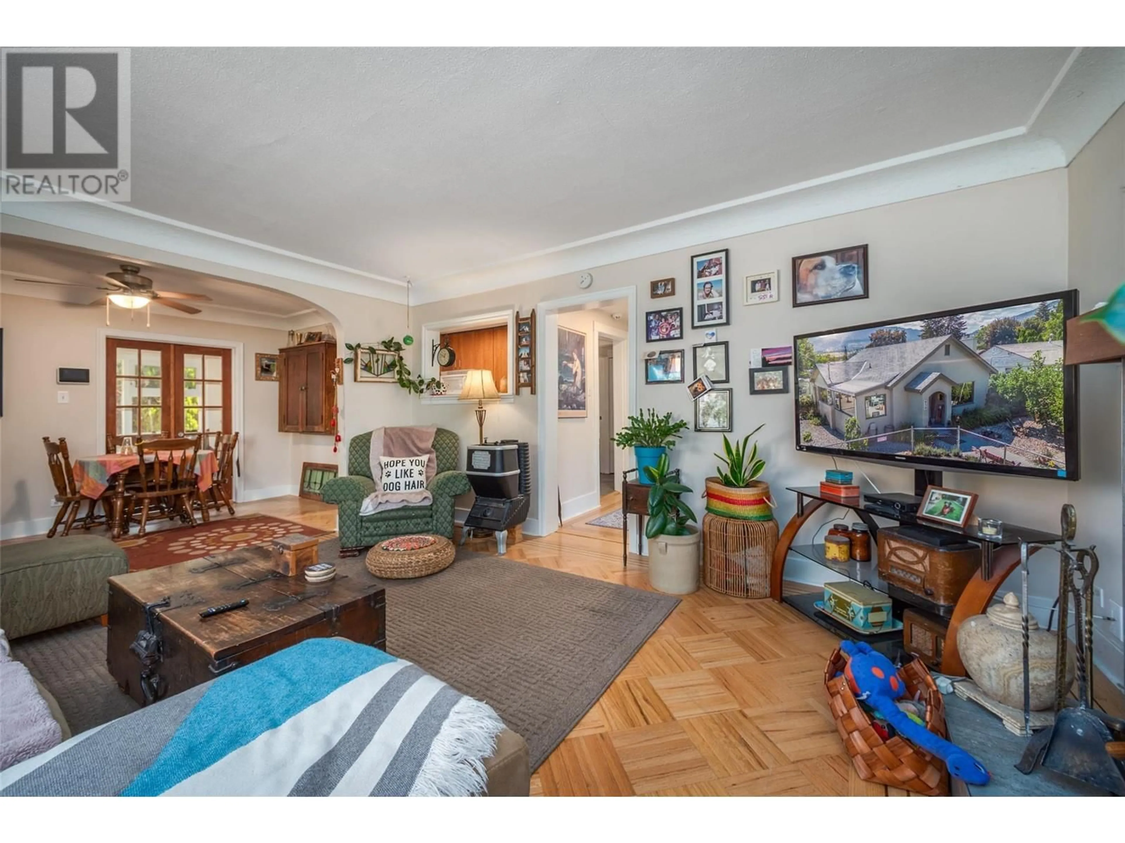 Living room with furniture, unknown for 930 VERNON AVENUE, Penticton British Columbia V2A1P8