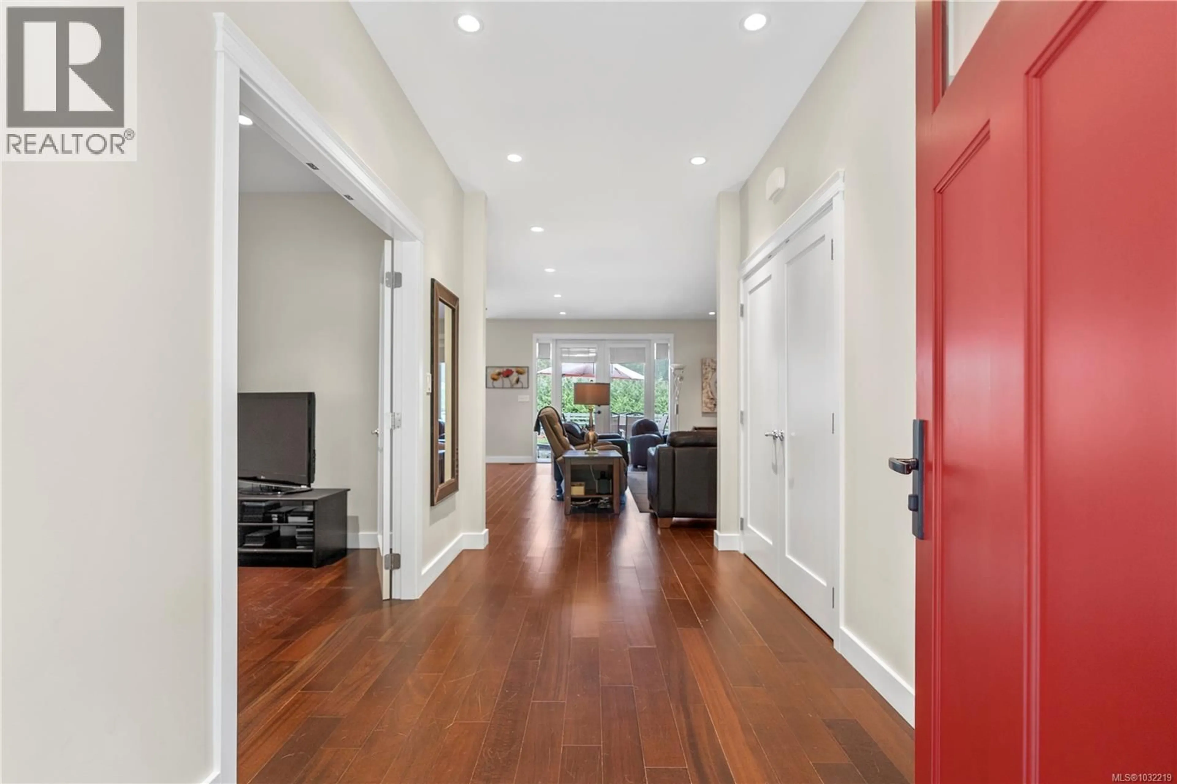 Indoor foyer for 11329 HUMMINGBIRD PLACE, North Saanich British Columbia V8L5S3