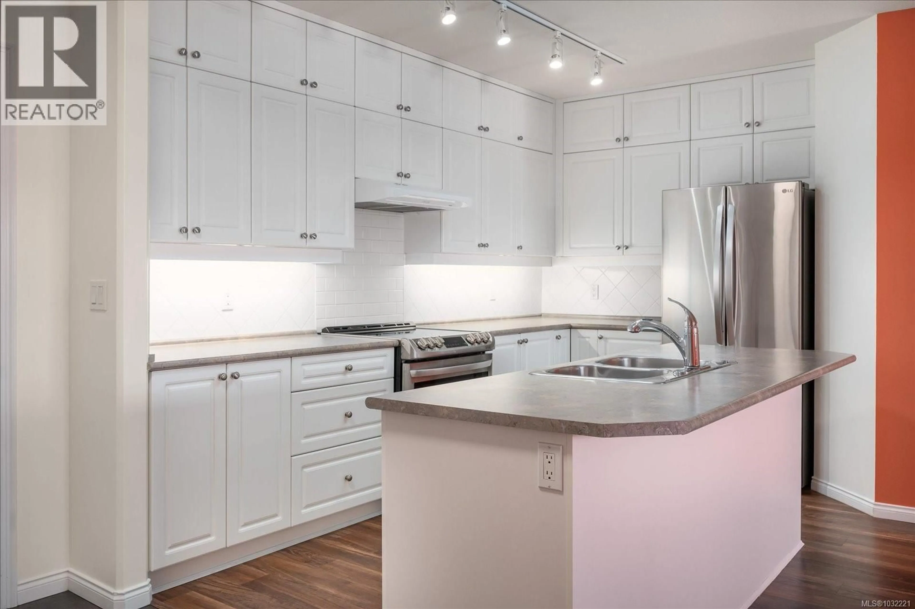 Contemporary kitchen, unknown for 311 - 1633 DUFFERIN CRESCENT, Nanaimo British Columbia V9S5T4