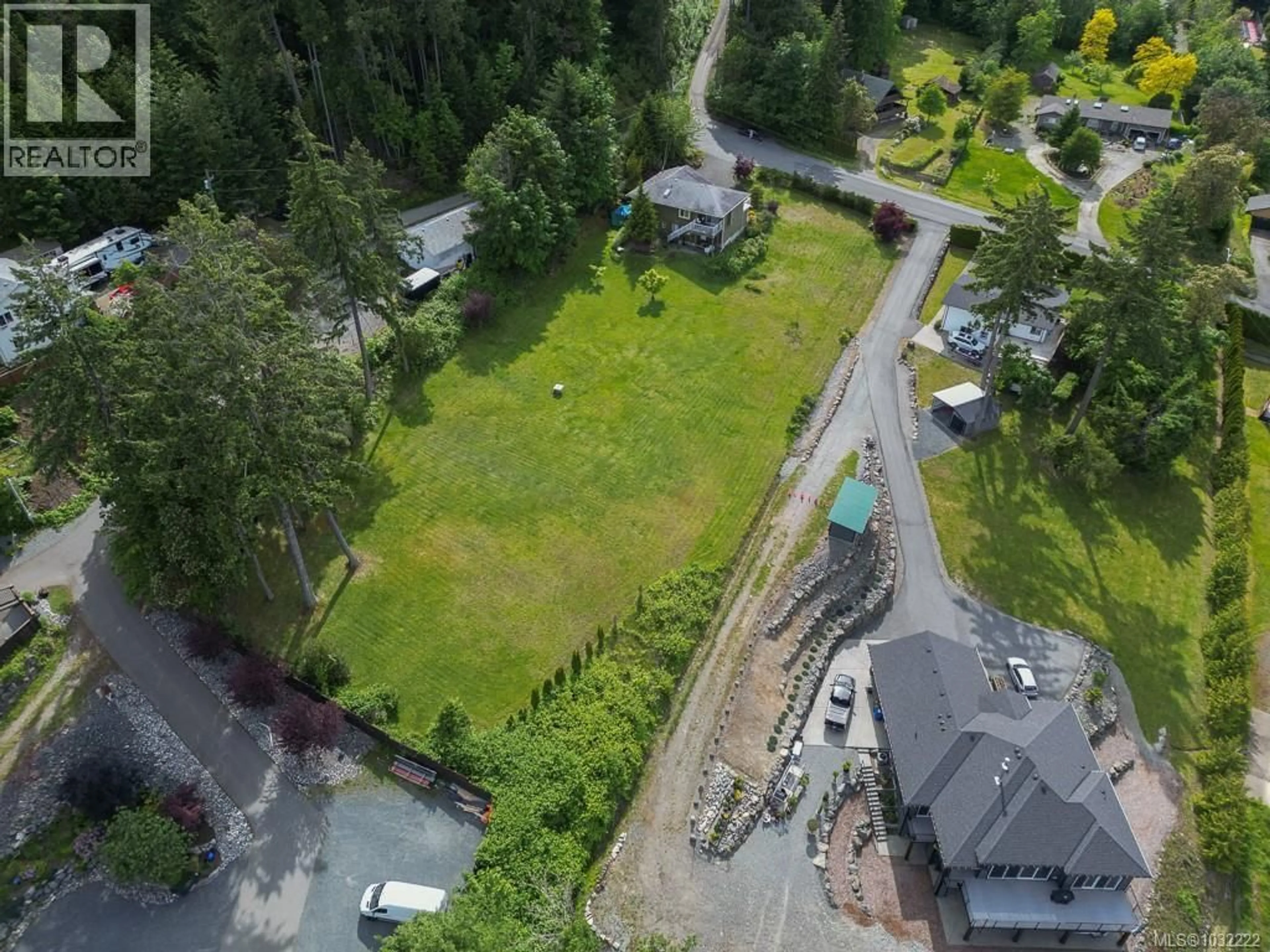 A pic from outside/outdoor area/front of a property/back of a property/a pic from drone, unknown for 256 KING ROAD, Nanaimo British Columbia V9R6H9