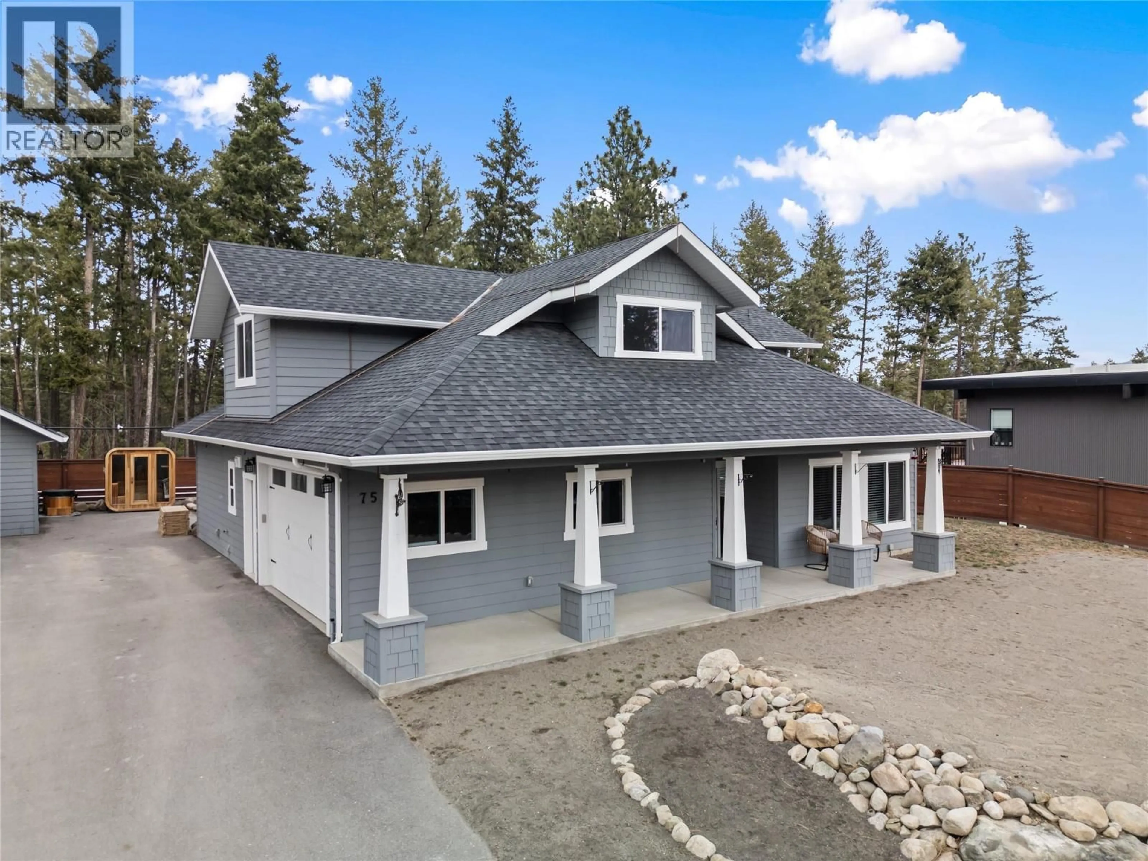 Home with vinyl exterior material, street for 751 FAIRBRIDGE ROAD, Kelowna British Columbia V1Z3W3