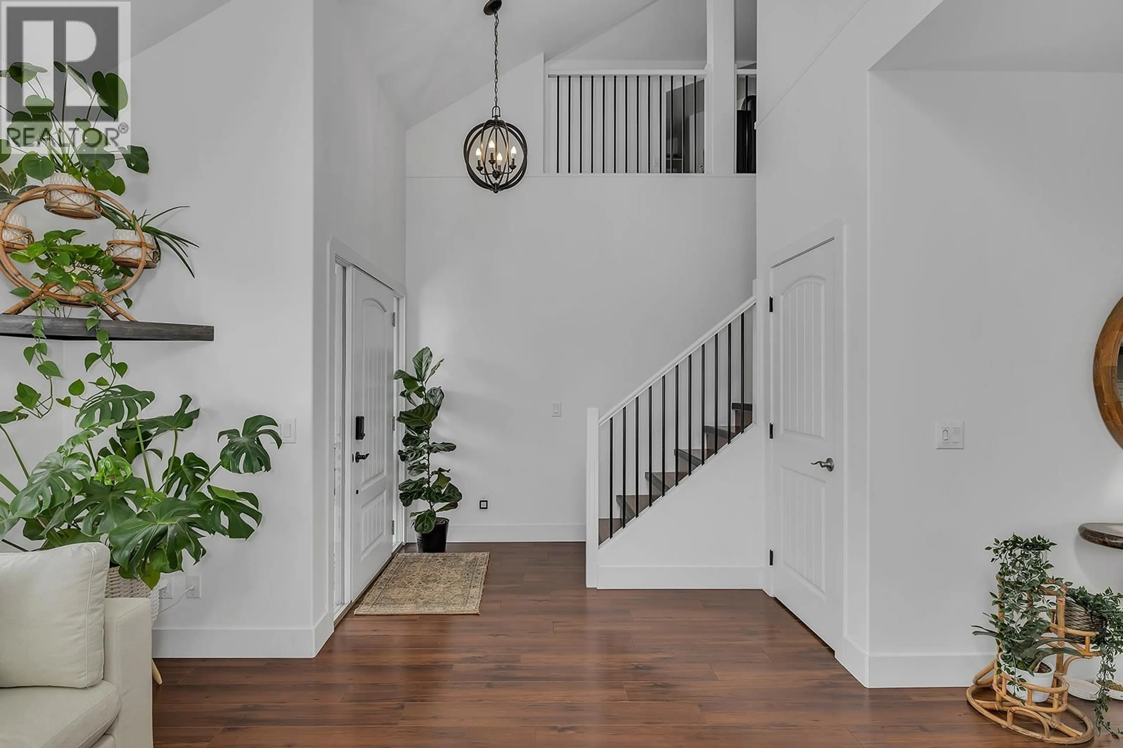 Indoor entryway for 751 FAIRBRIDGE ROAD, Kelowna British Columbia V1Z3W3