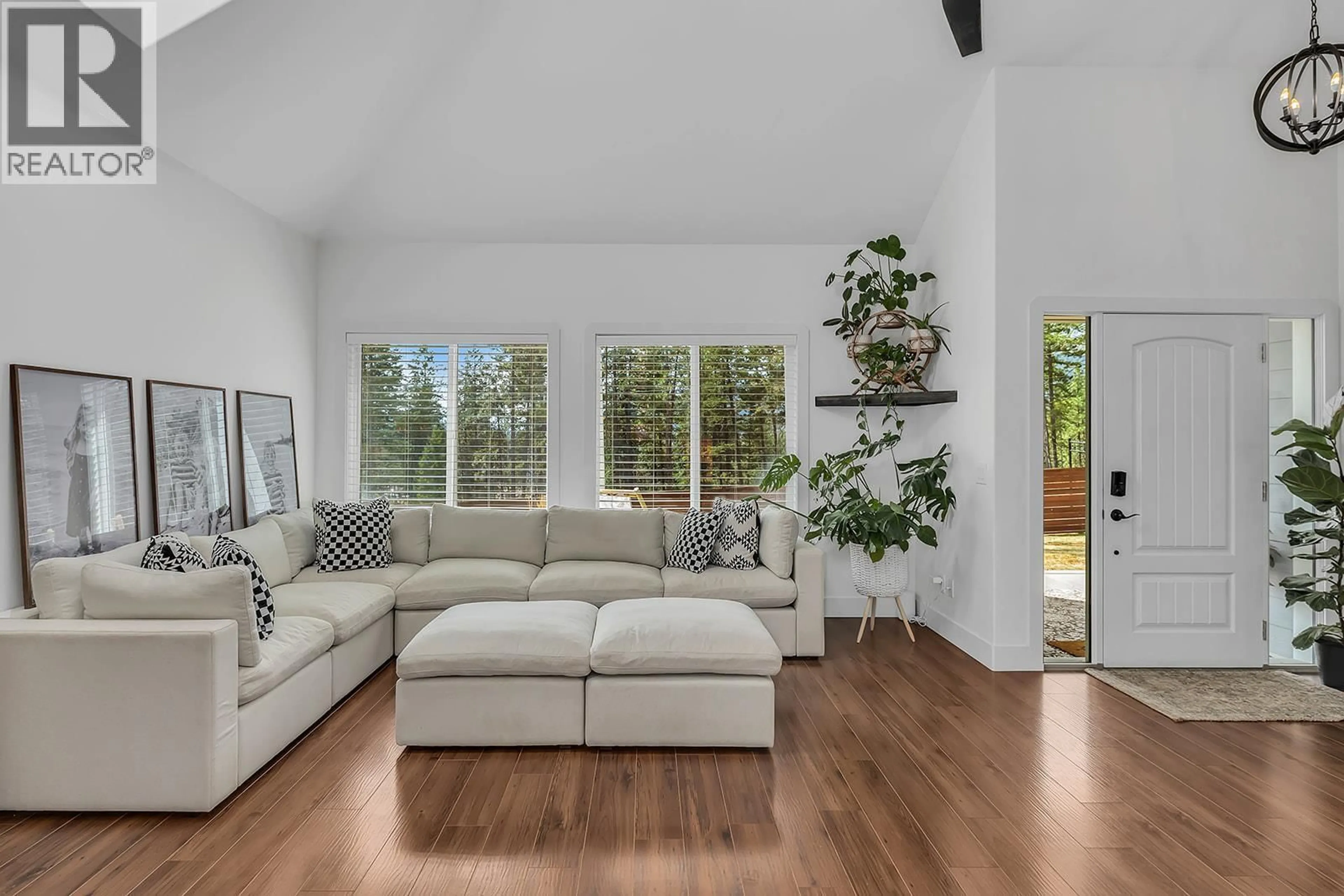 Living room with furniture, unknown for 751 FAIRBRIDGE ROAD, Kelowna British Columbia V1Z3W3