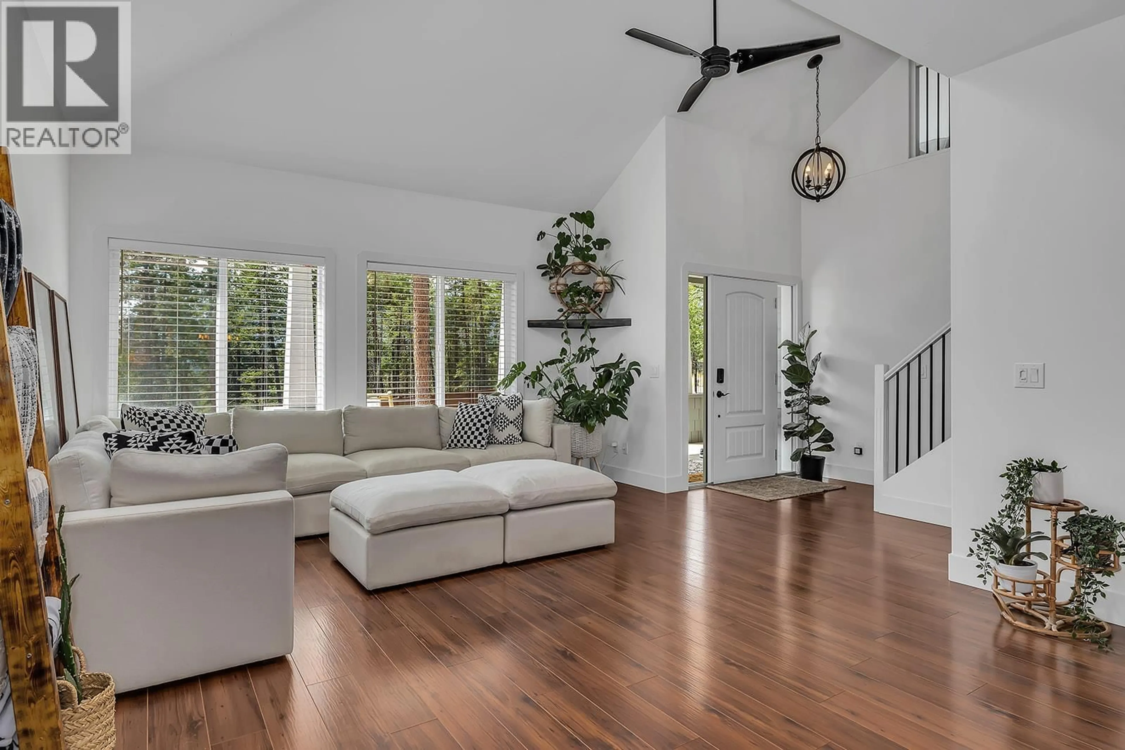 Living room with furniture, unknown for 751 FAIRBRIDGE ROAD, Kelowna British Columbia V1Z3W3