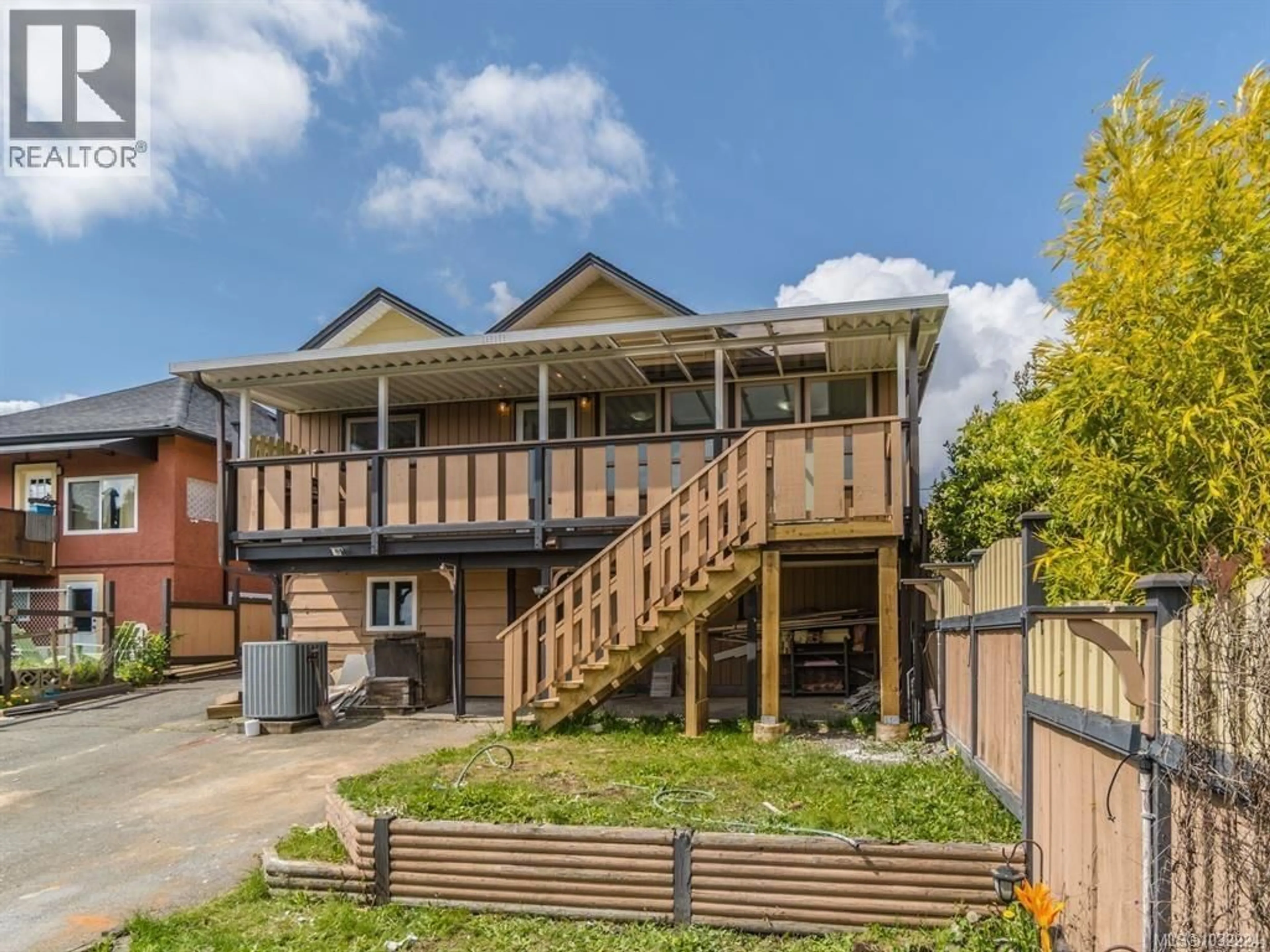 A pic from outside/outdoor area/front of a property/back of a property/a pic from drone, street for 18 GILLESPIE STREET SOUTH, Nanaimo British Columbia V9R4Y3