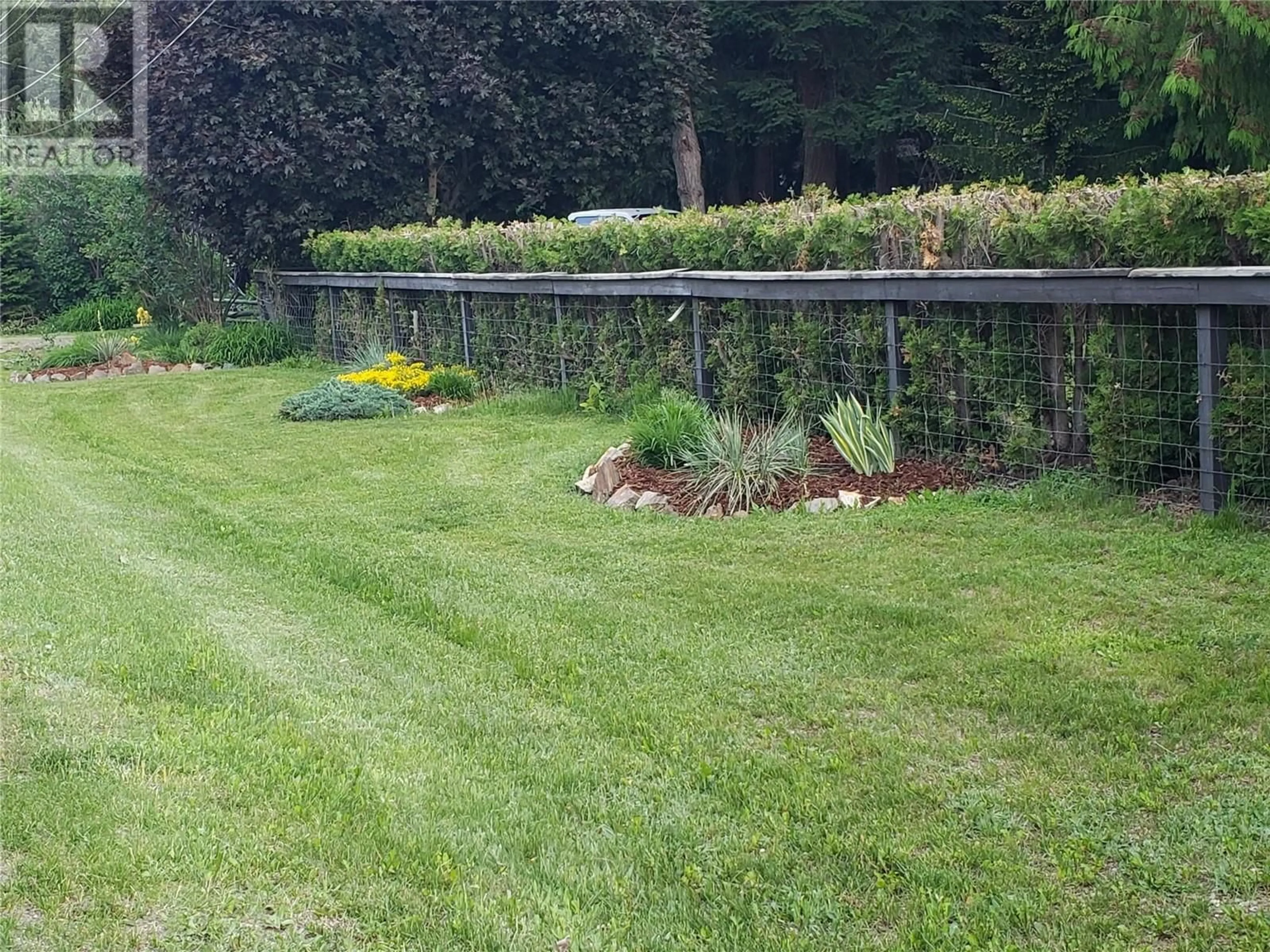 A pic from outside/outdoor area/front of a property/back of a property/a pic from drone, unknown for SANTA ROAD, Scotch Creek British Columbia V0E1M5