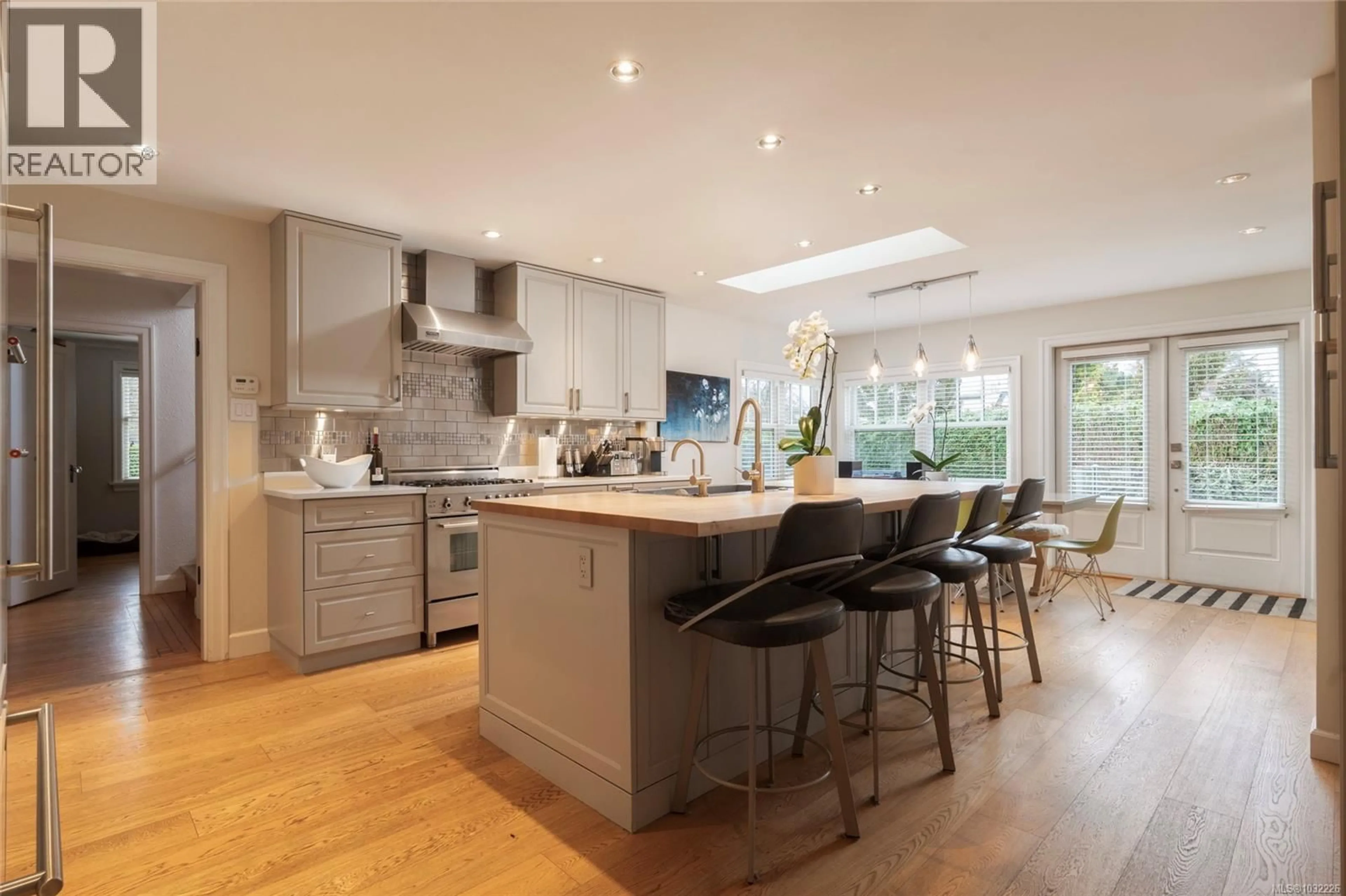 Open concept kitchen, unknown for 2741 DUFFERIN AVENUE, Oak Bay British Columbia V8R3L5