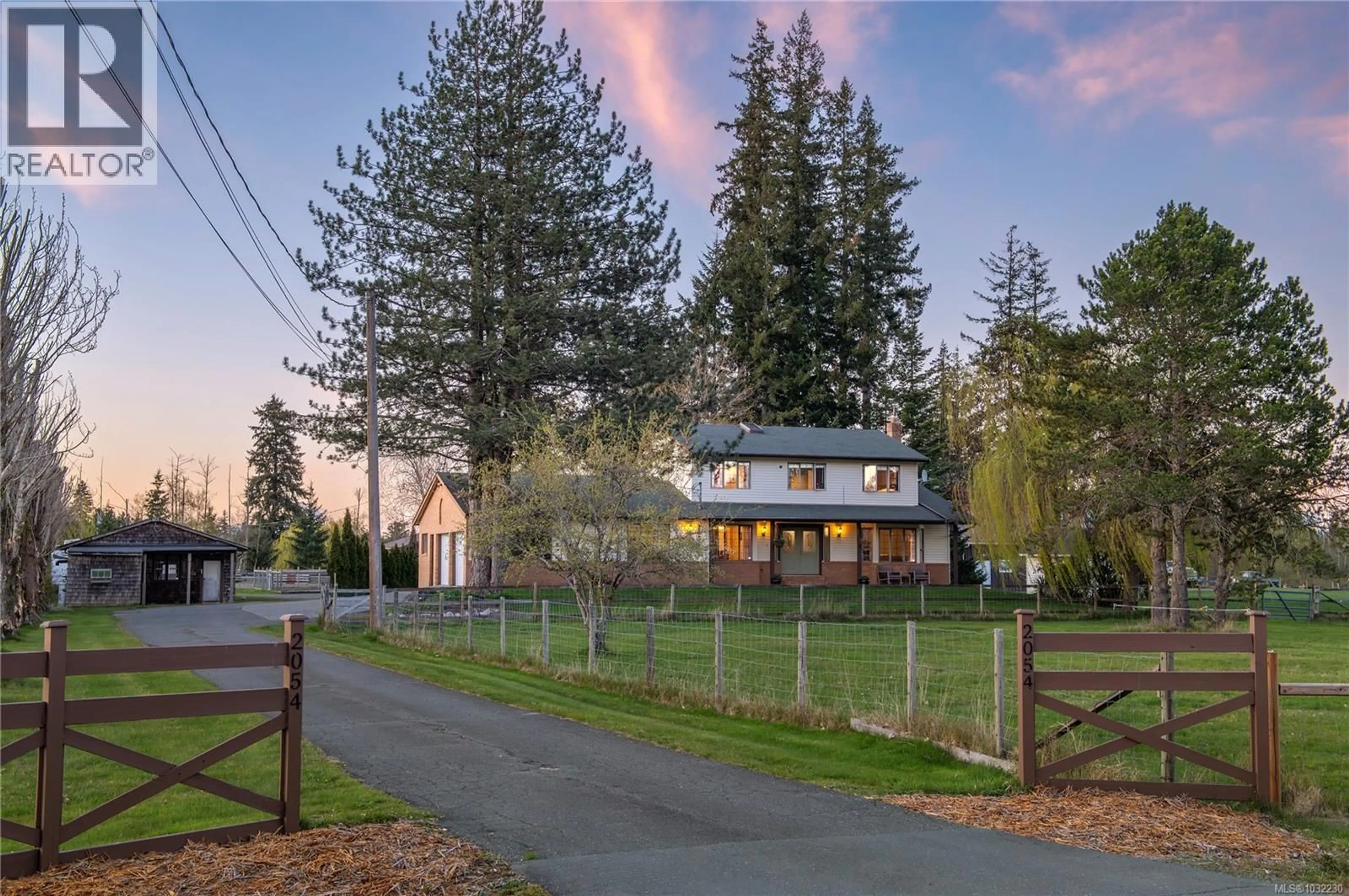 A pic from outside/outdoor area/front of a property/back of a property/a pic from drone, unknown for 2054 EVERGREEN ROAD, Campbell River British Columbia V9W7L1