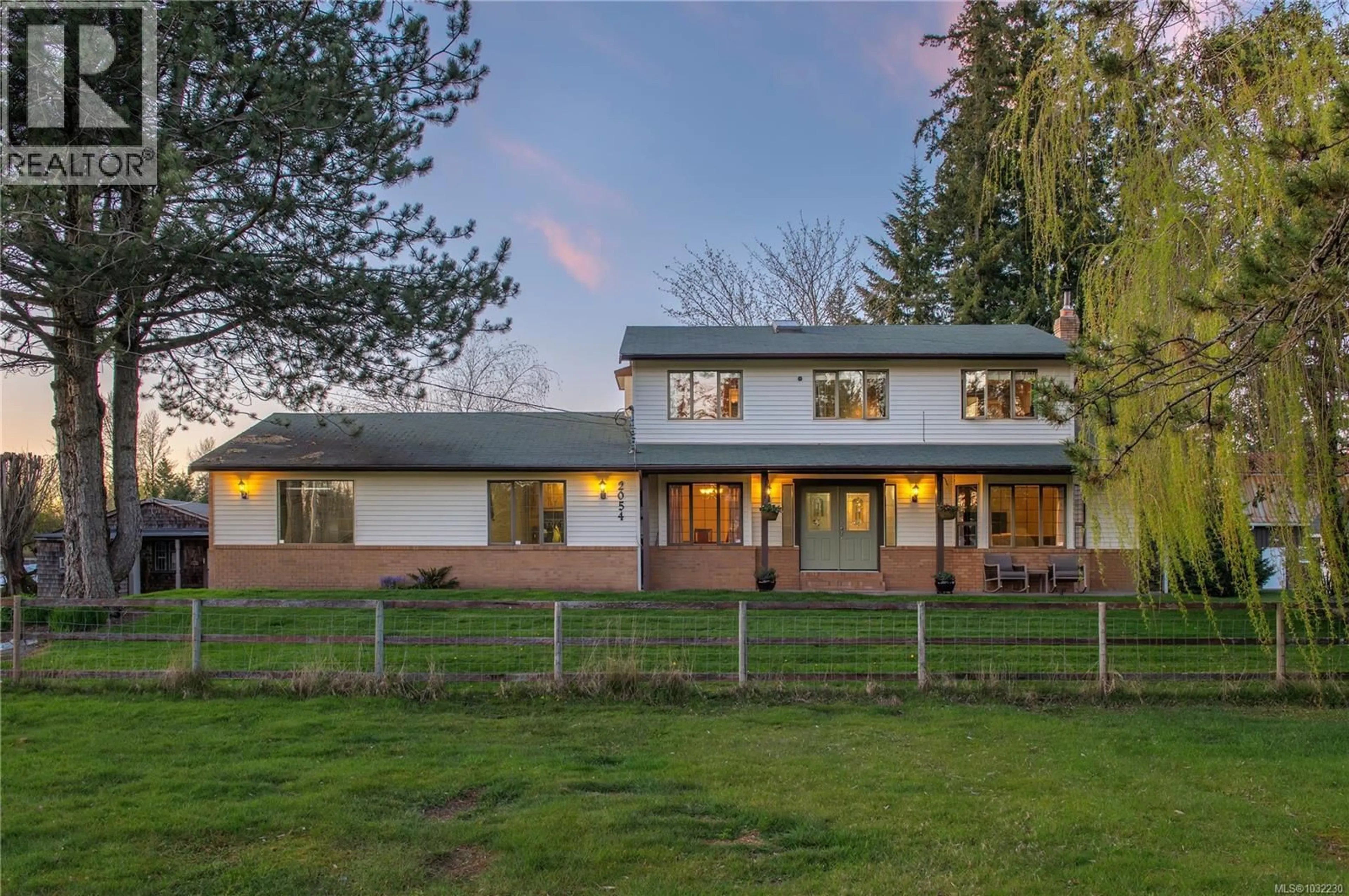 A pic from outside/outdoor area/front of a property/back of a property/a pic from drone, unknown for 2054 EVERGREEN ROAD, Campbell River British Columbia V9W7L1