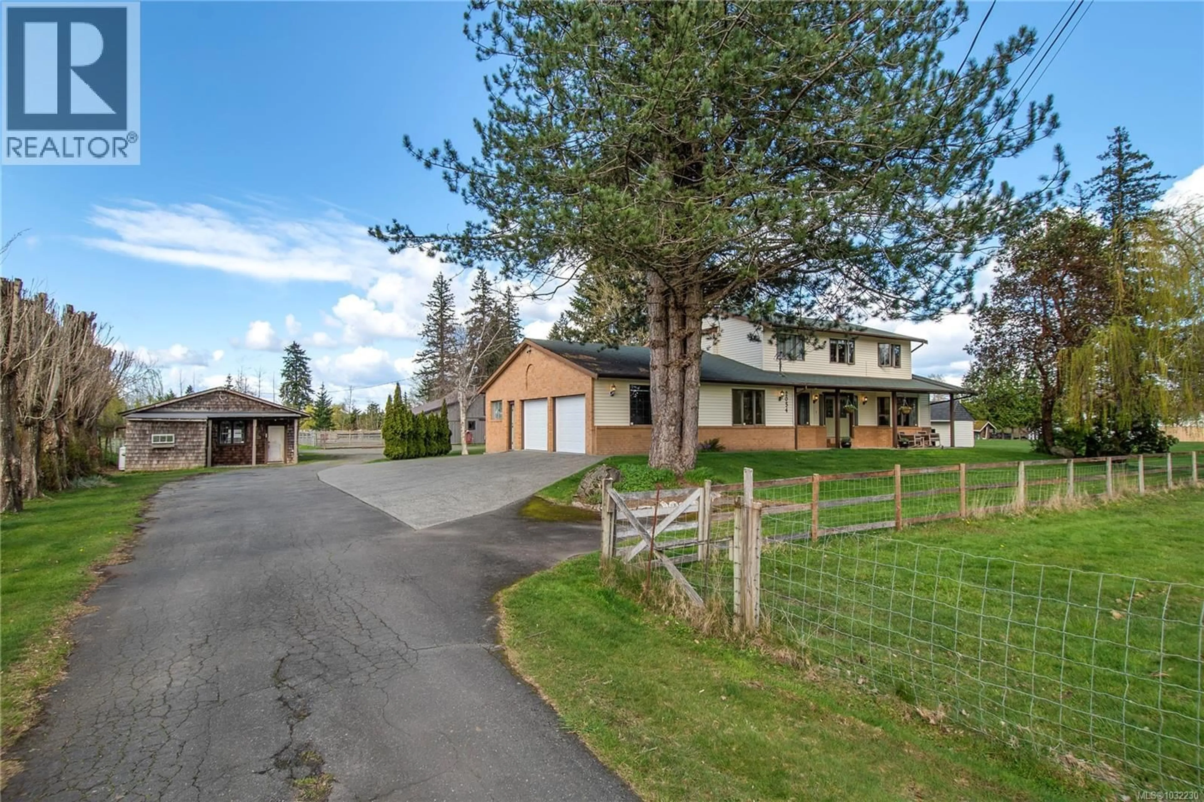 A pic from outside/outdoor area/front of a property/back of a property/a pic from drone, unknown for 2054 EVERGREEN ROAD, Campbell River British Columbia V9W7L1