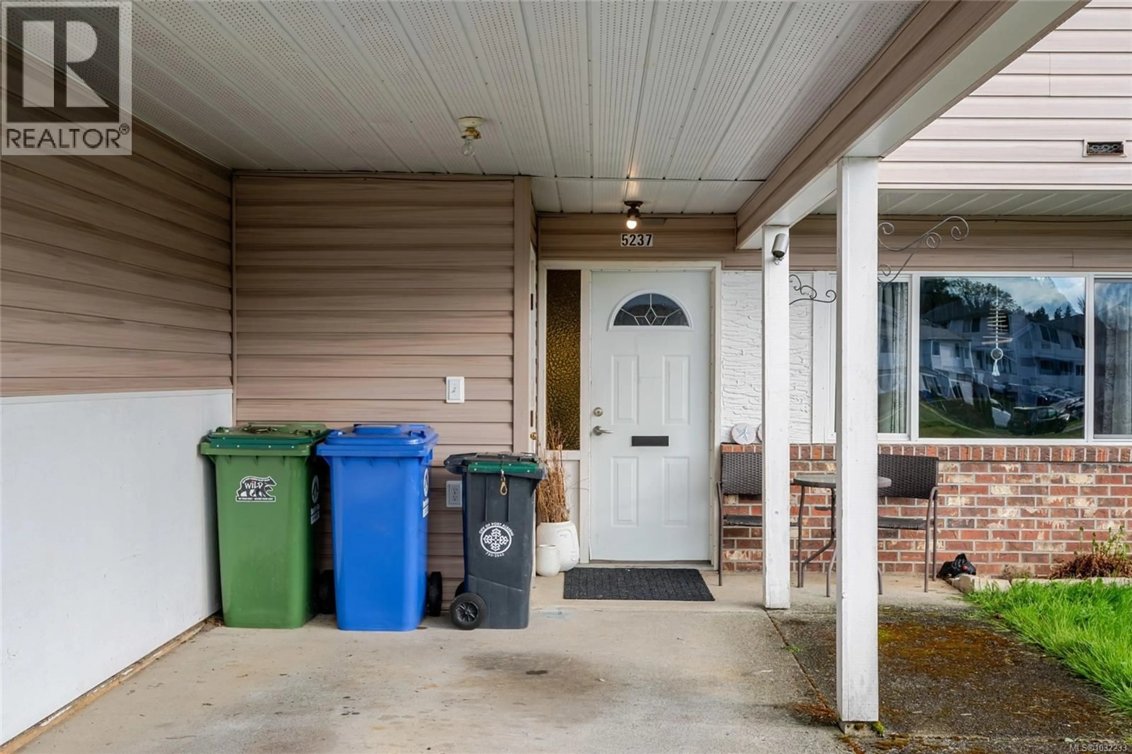 Indoor entryway for 5237 GERTRUDE STREET, Port Alberni British Columbia V9Y6L1