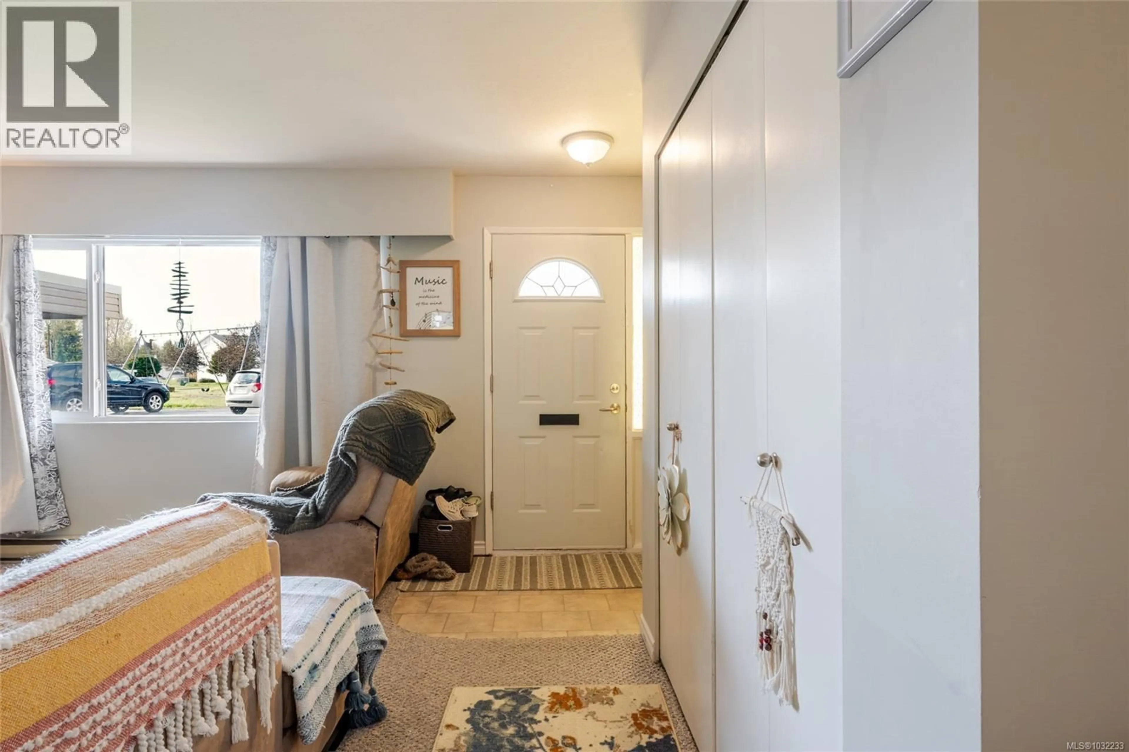 Indoor entryway for 5237 GERTRUDE STREET, Port Alberni British Columbia V9Y6L1