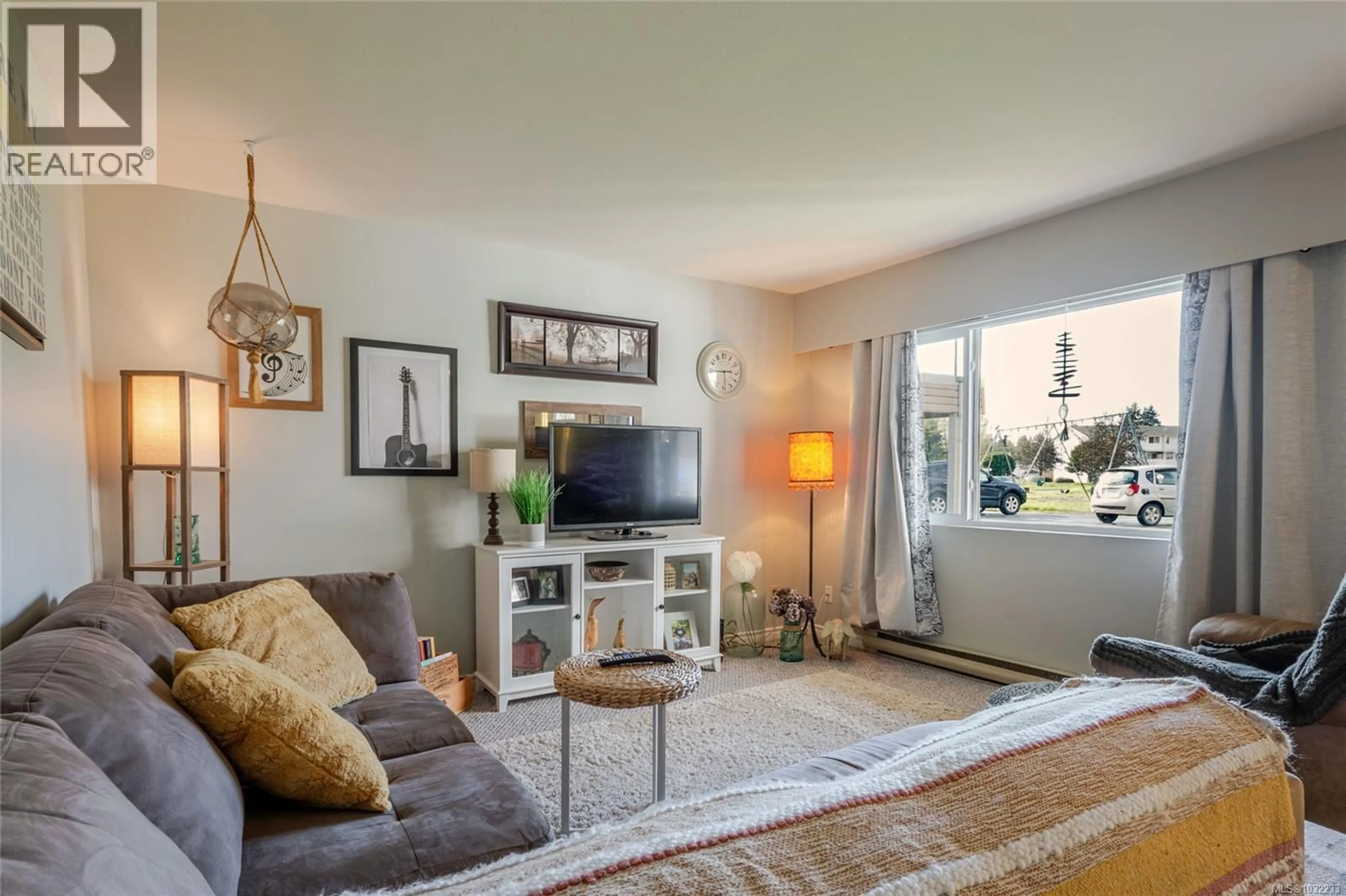 Living room with furniture, unknown for 5237 GERTRUDE STREET, Port Alberni British Columbia V9Y6L1