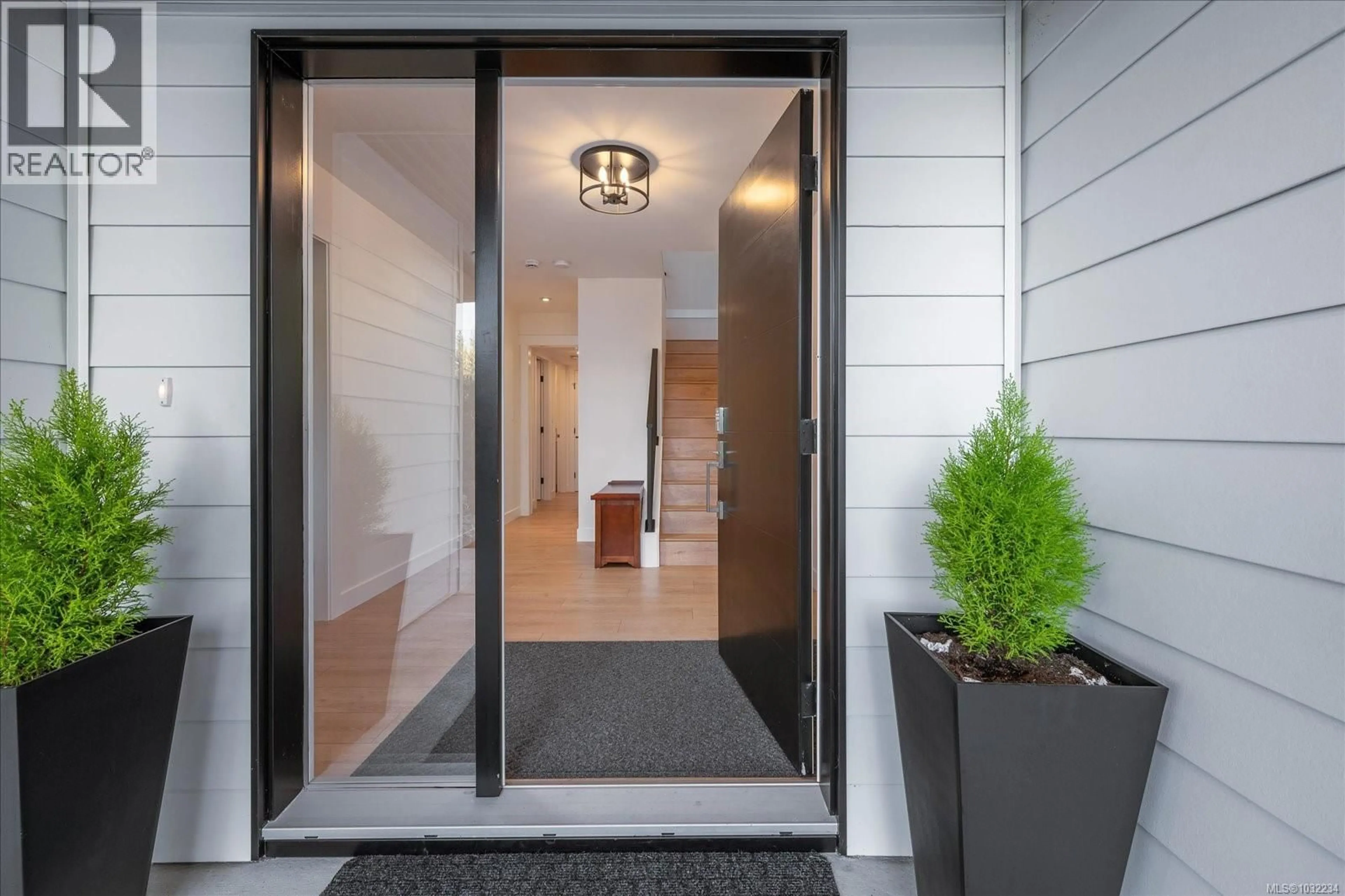 Indoor entryway for 7315 AULDS ROAD, Lantzville British Columbia V0R2H0