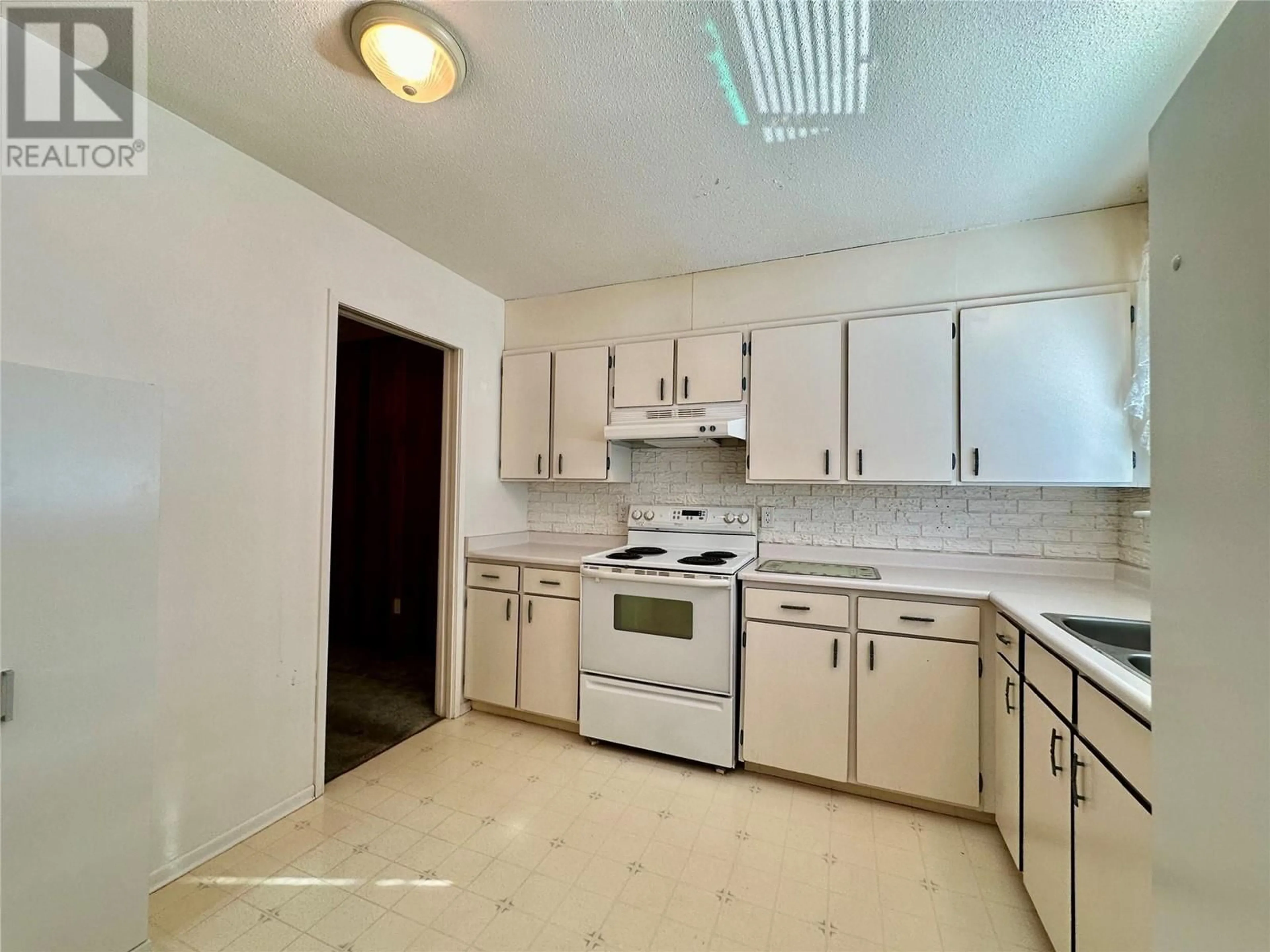 Standard kitchen, unknown floor, cottage for 107 Ridgewood Drive, Princeton British Columbia V0X1W0