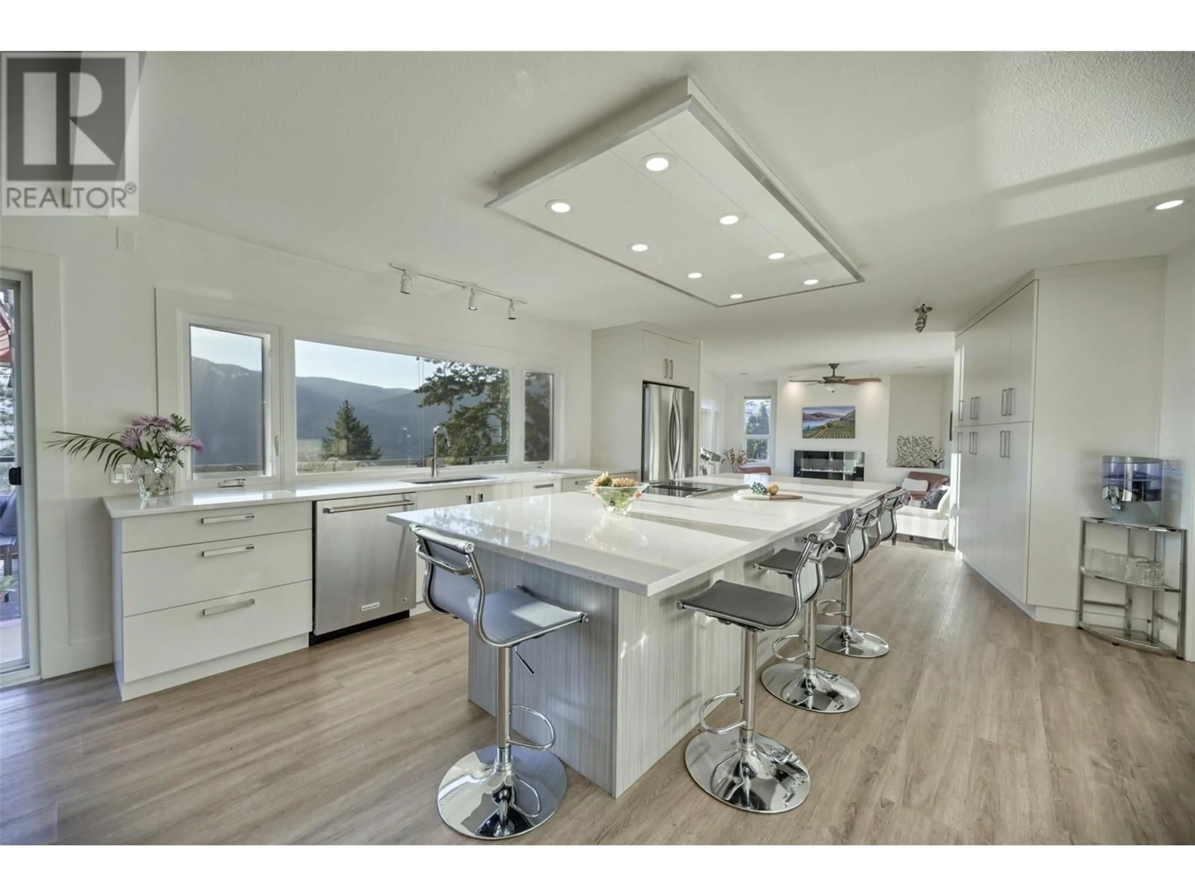 Contemporary kitchen, wood floors, mountain for 150 Boppart Court, Kelowna British Columbia V1V1G4