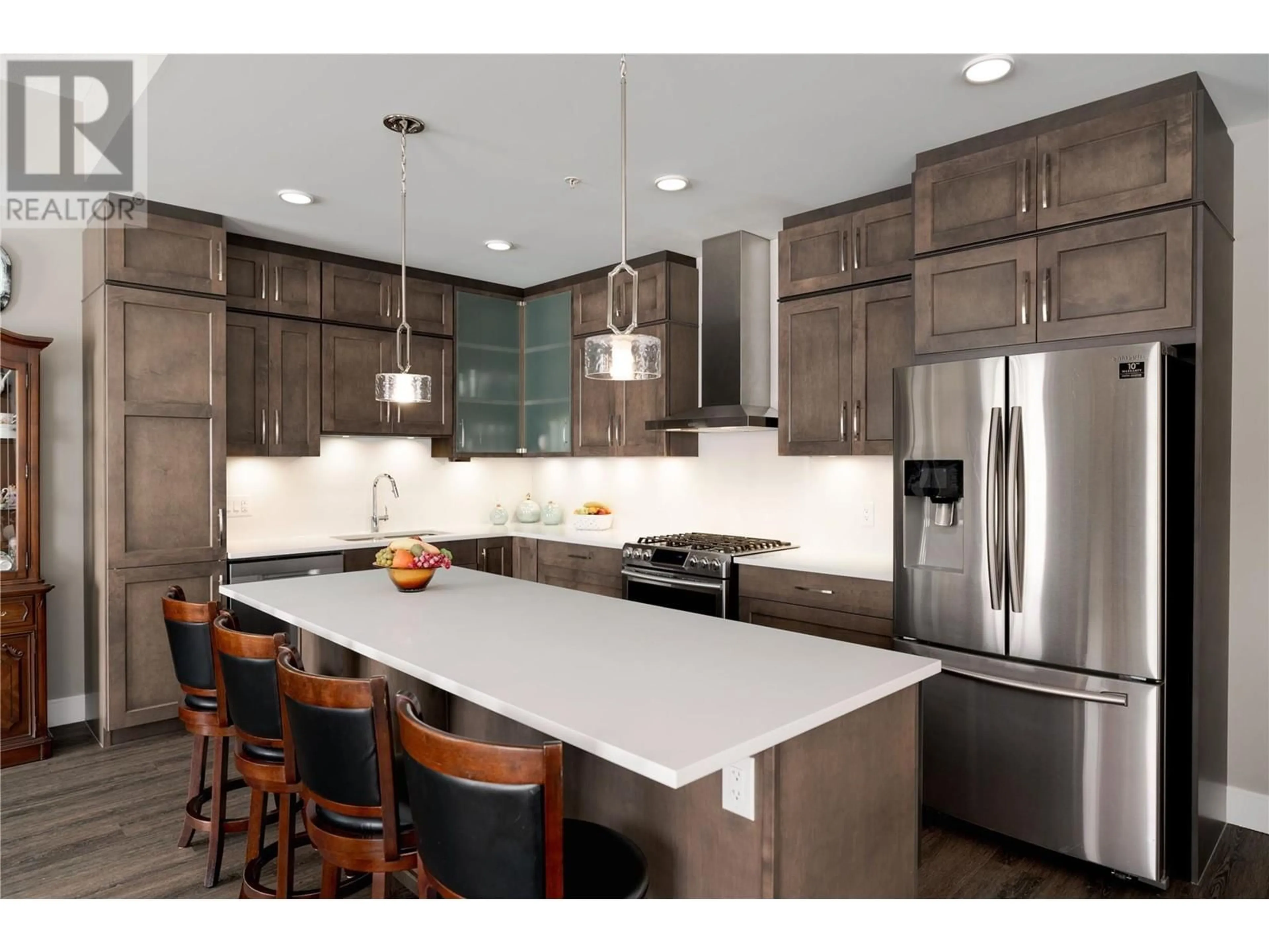 Contemporary kitchen, unknown for 602 - 529 TRUSWELL ROAD, Kelowna British Columbia V1W3K7