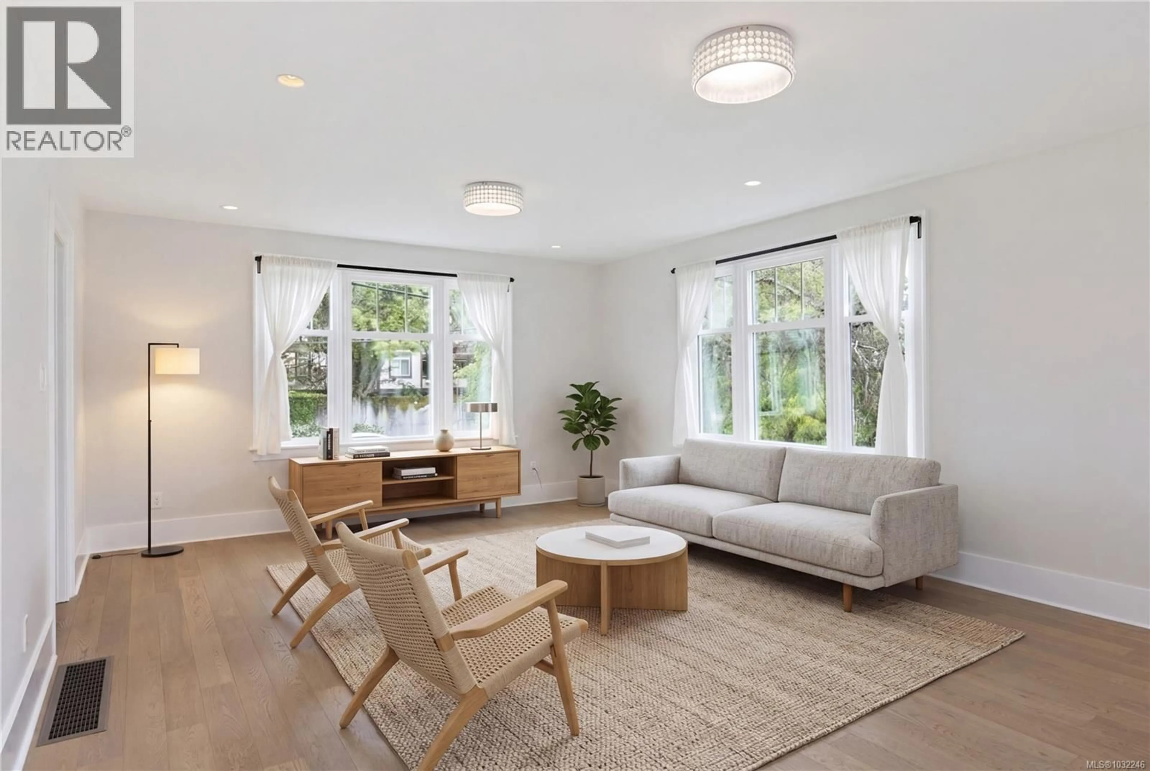 Living room with furniture, wood/laminate floor for 2052 CARRICK STREET, Oak Bay British Columbia V8R2M6