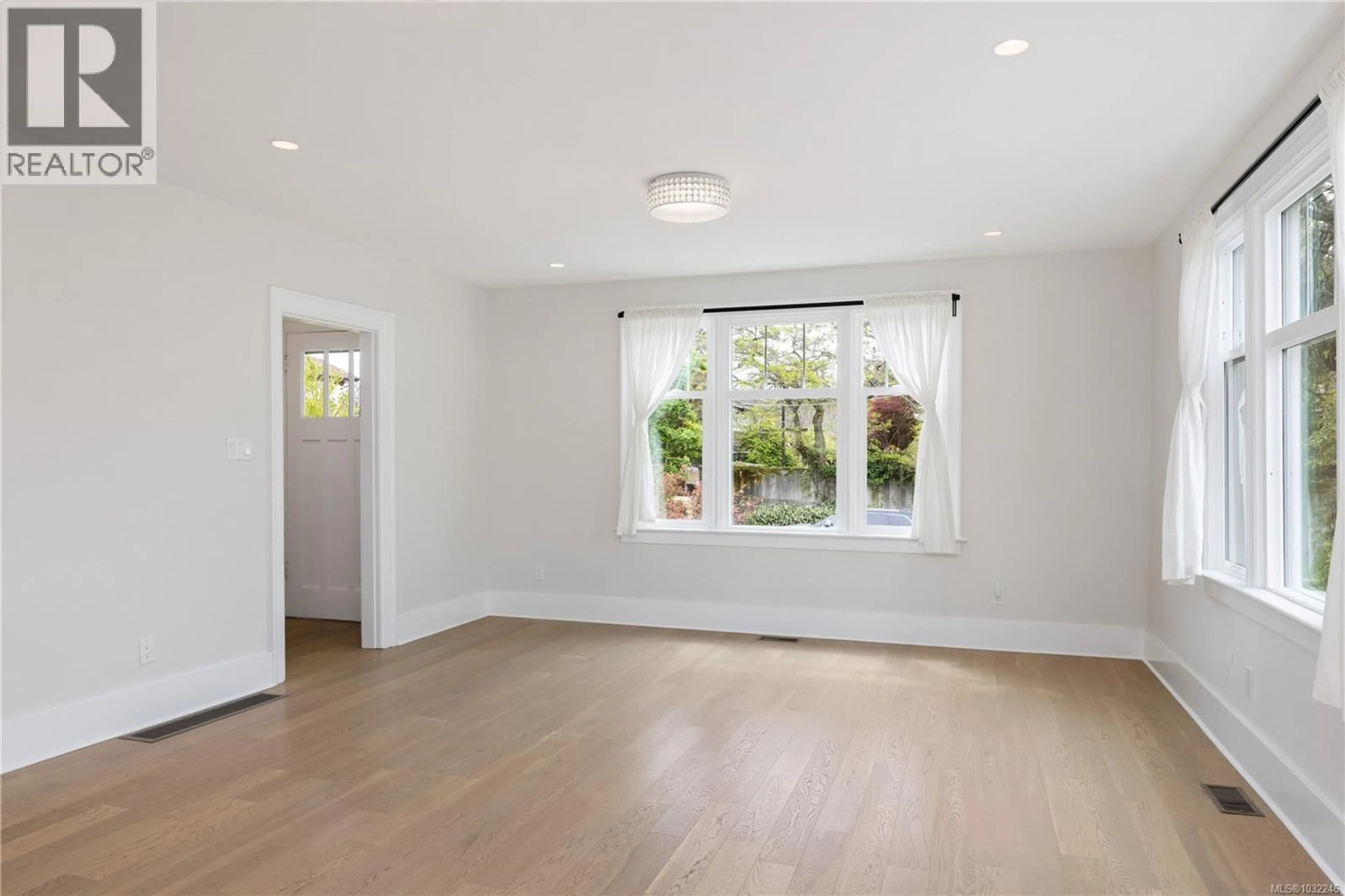 A pic of a room for 2052 CARRICK STREET, Oak Bay British Columbia V8R2M6