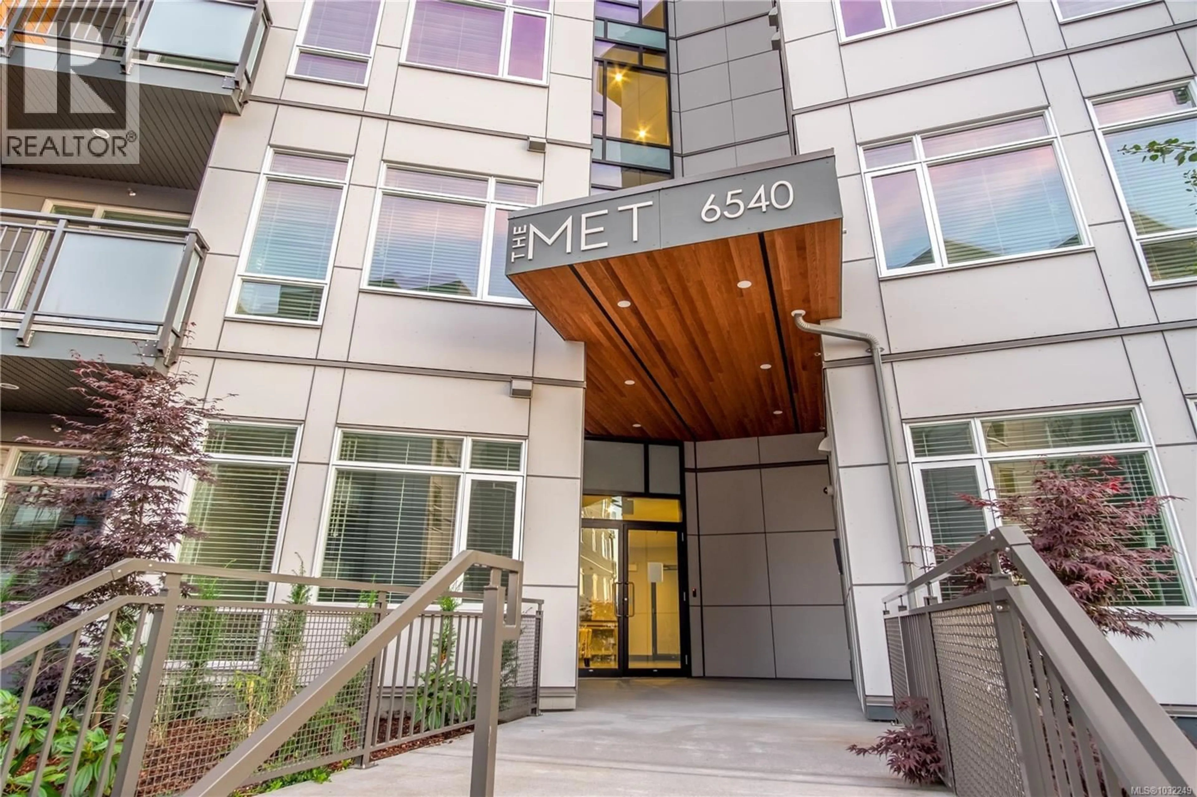 Indoor foyer for 103 - 6540 METRAL DRIVE, Nanaimo British Columbia V9T0L8