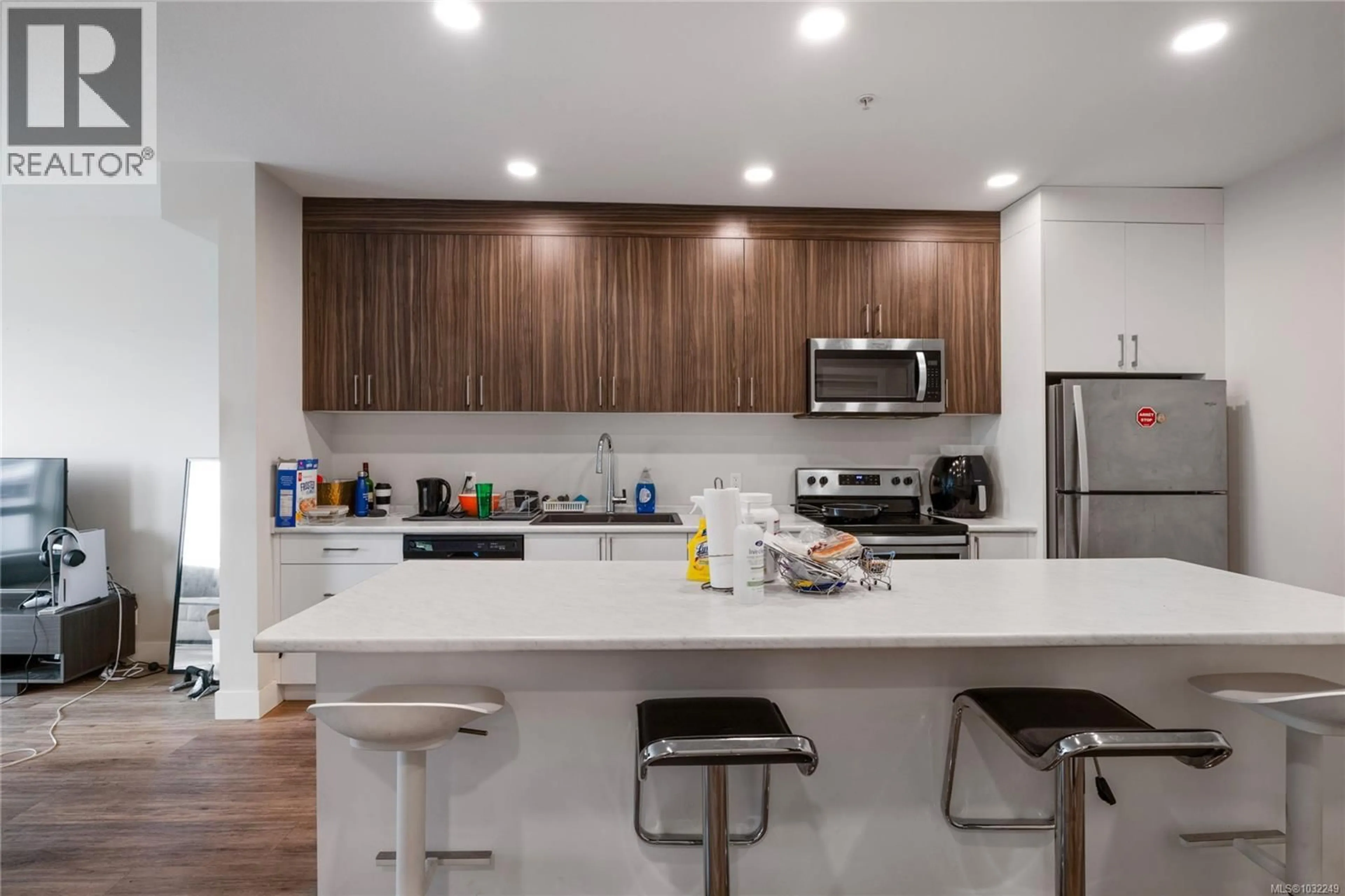 Open concept kitchen, unknown for 103 - 6540 METRAL DRIVE, Nanaimo British Columbia V9T0L8