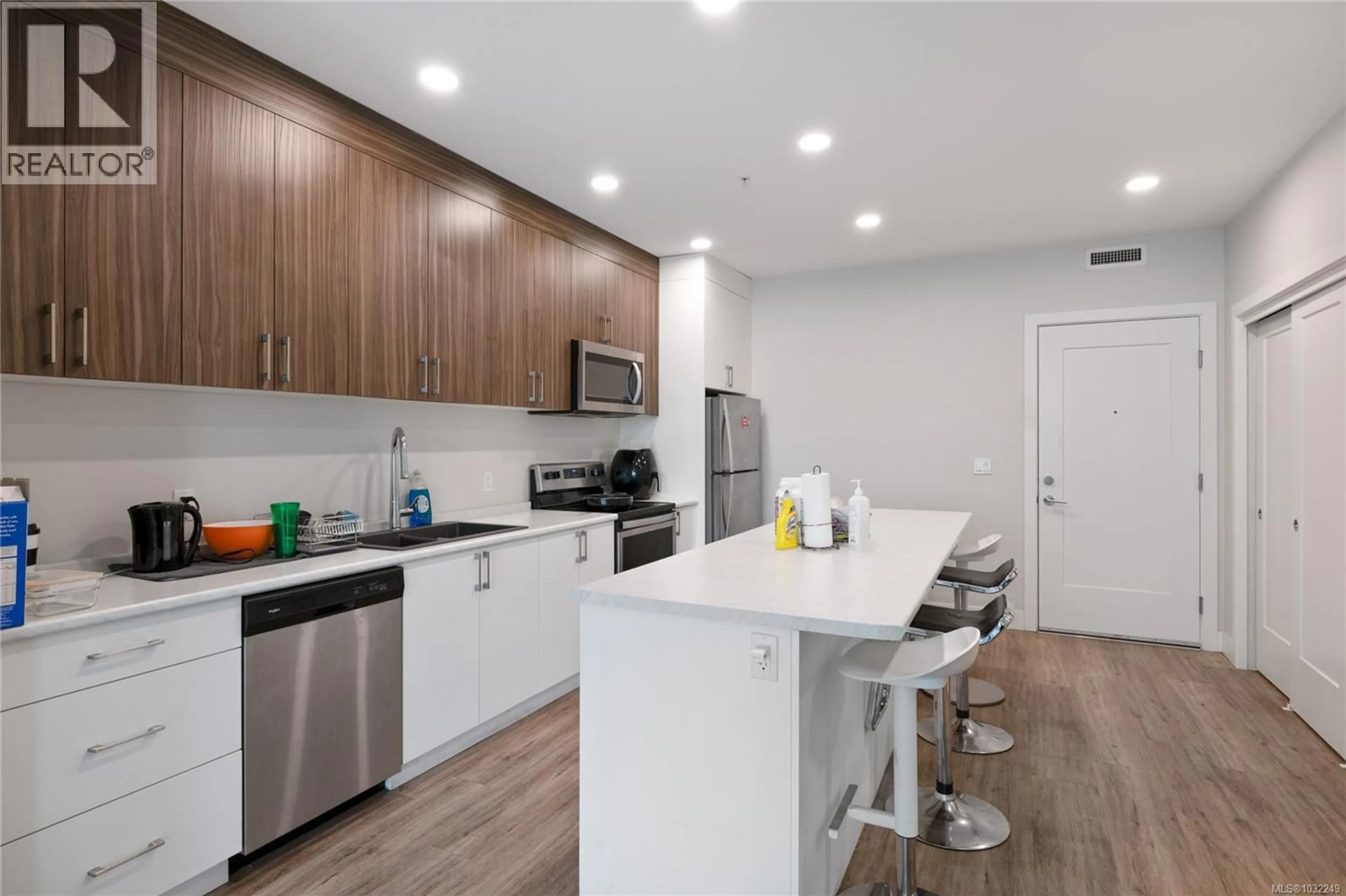 Unknown for 103 - 6540 METRAL DRIVE, Nanaimo British Columbia V9T0L8