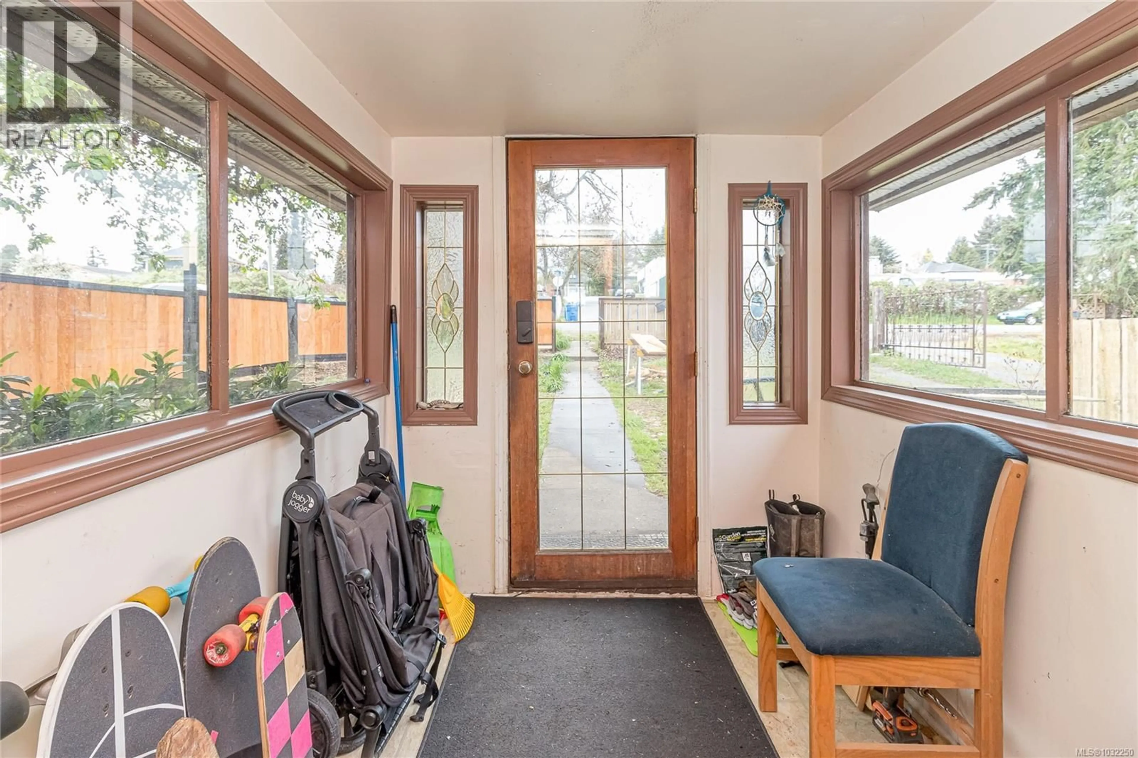 Indoor entryway for 451 IRWIN STREET, Nanaimo British Columbia V9R4X9