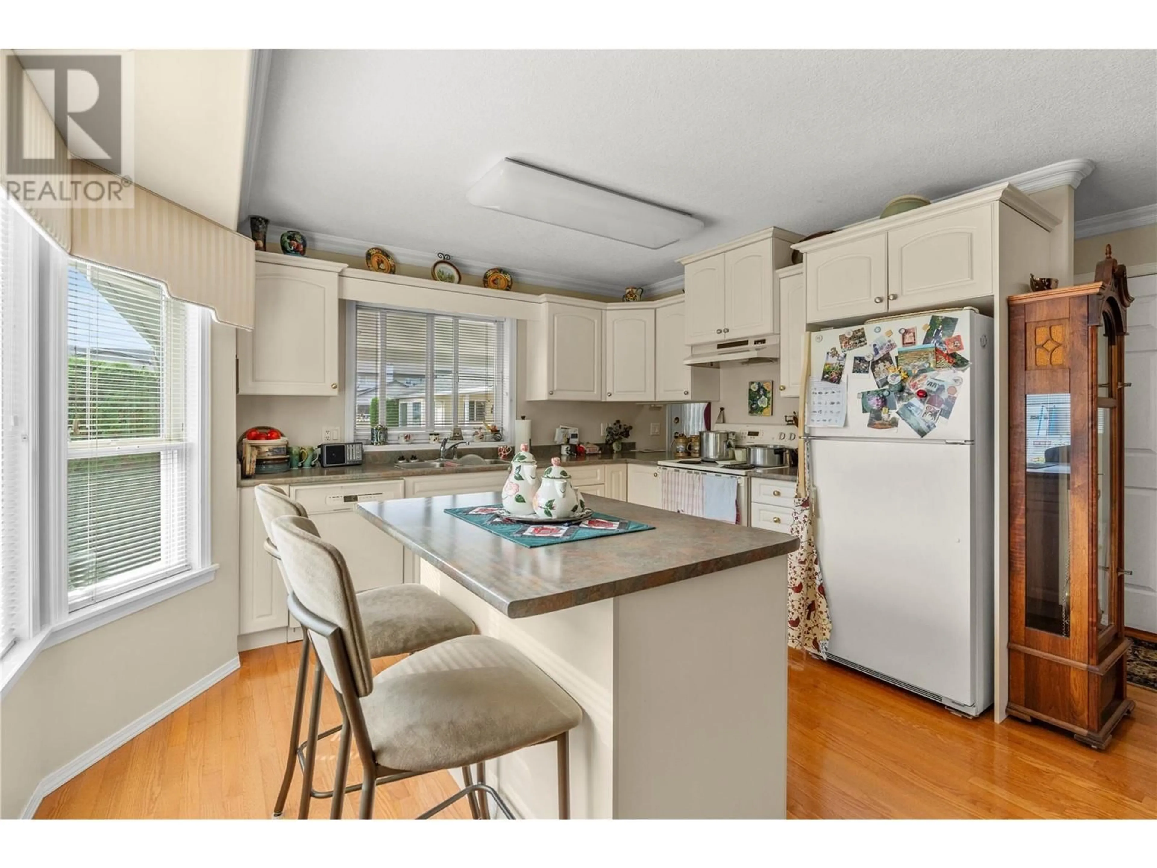 Open concept kitchen, unknown for 1834 47 AVENUE, Vernon British Columbia V1T9P3