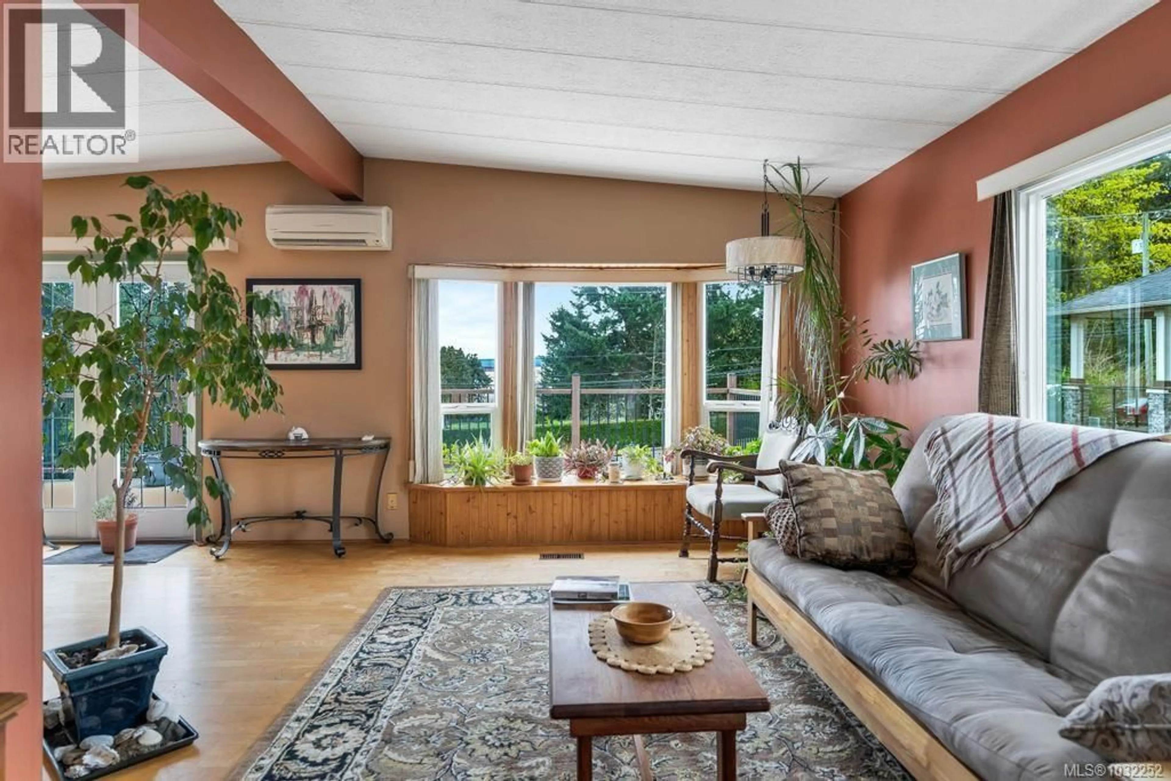 Living room with furniture, unknown for 11090 CHEMAINUS ROAD, Saltair British Columbia V9G1Z1