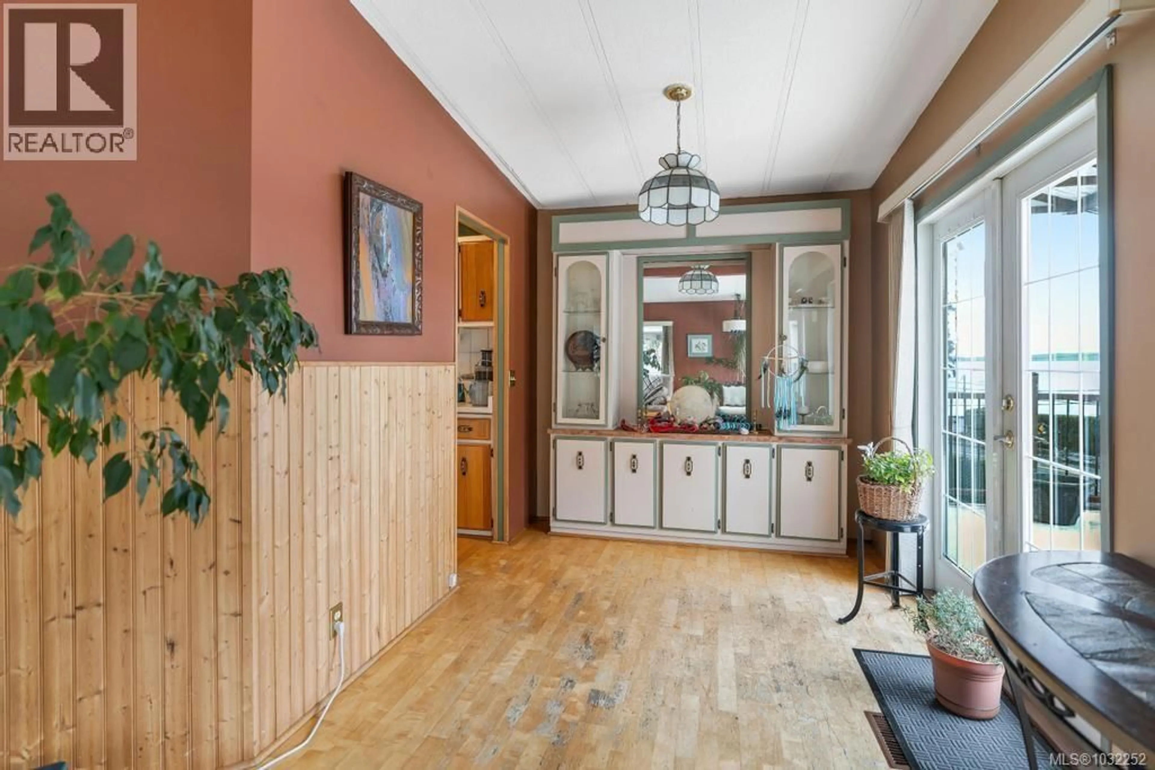 Indoor foyer for 11090 CHEMAINUS ROAD, Saltair British Columbia V9G1Z1