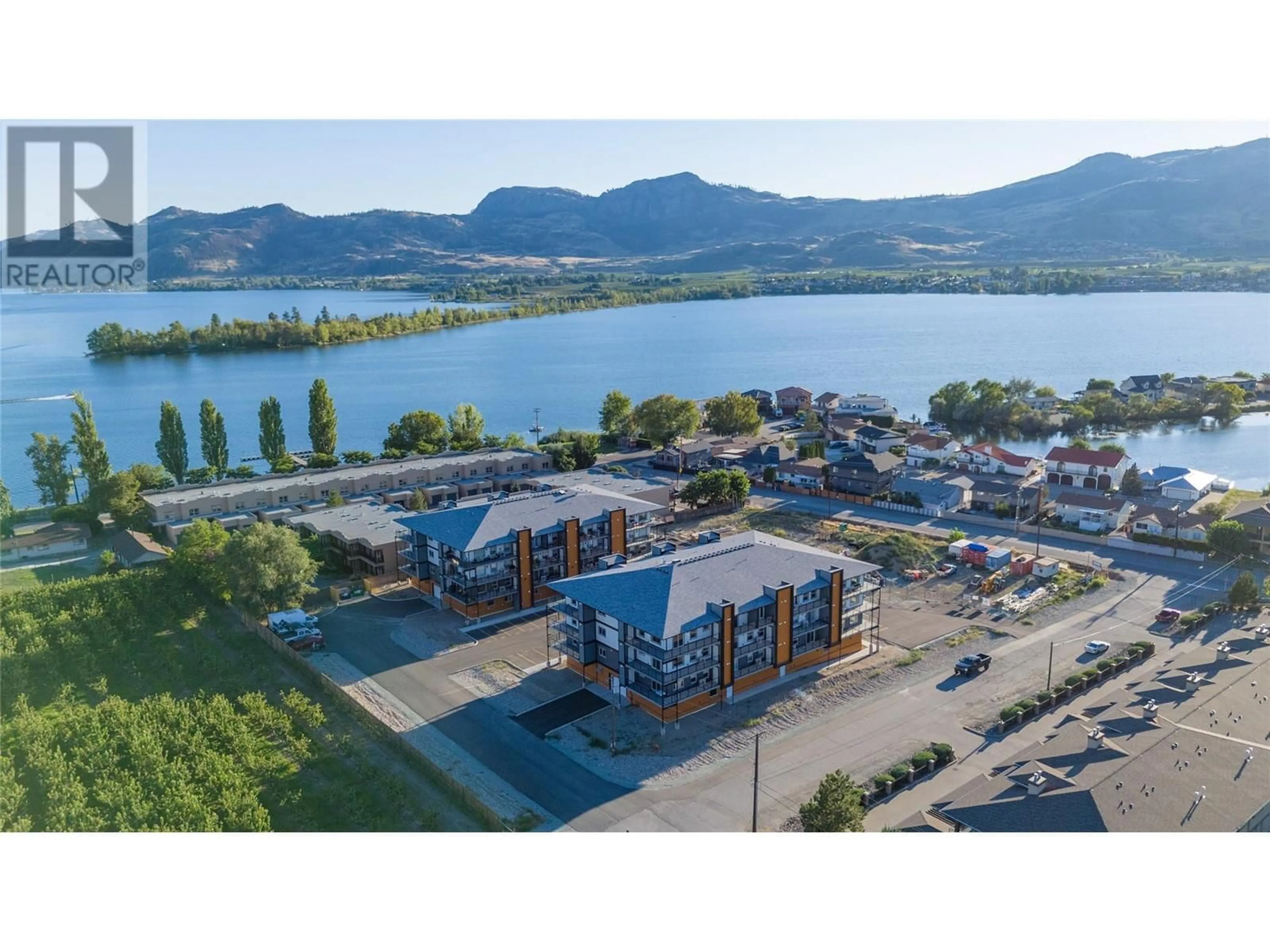 Indoor or outdoor pool for 5620 51st Street Unit# 404, Osoyoos British Columbia V0H1V6