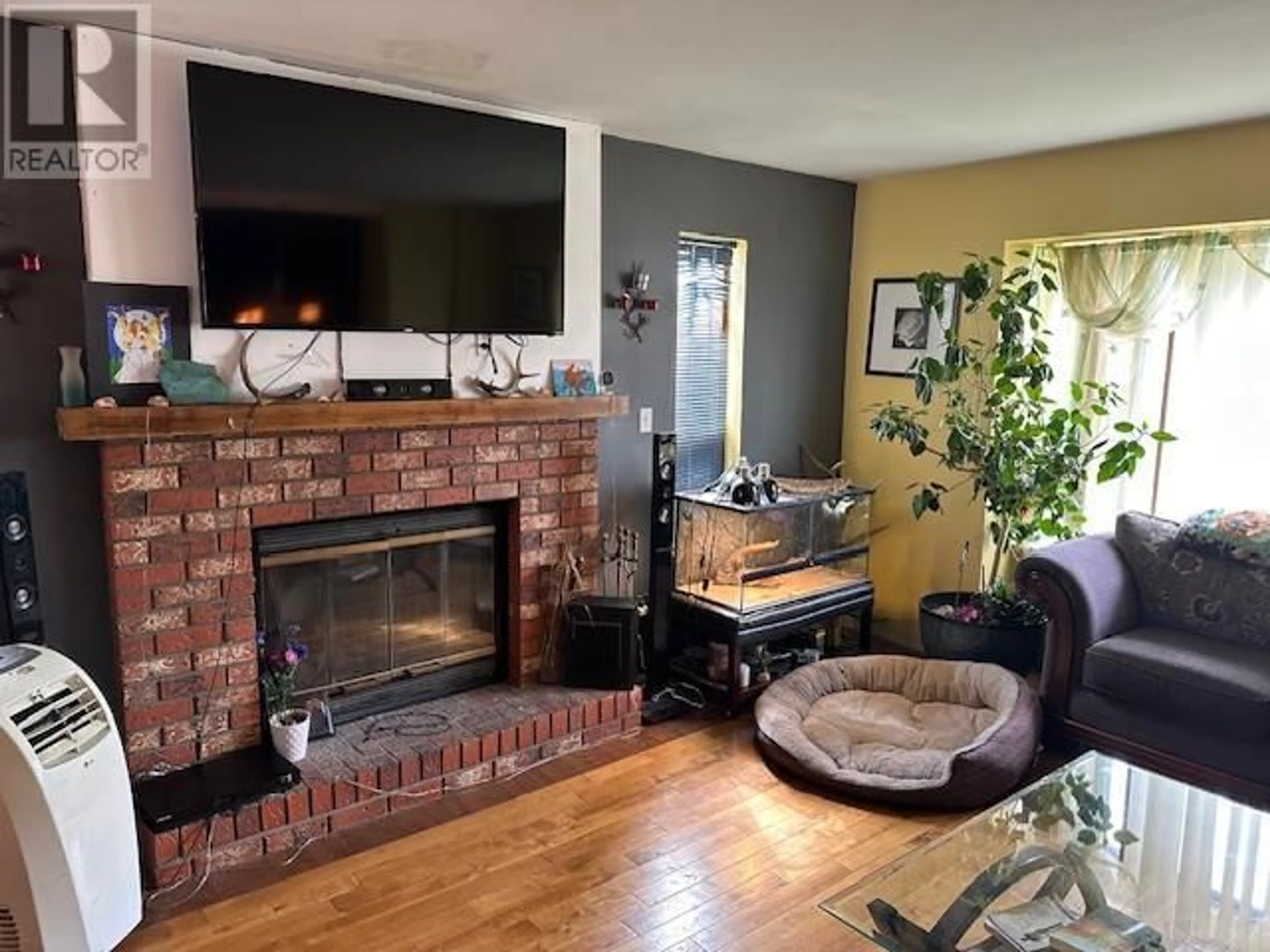 Living room, wood floors for 292 Peace River Crescent, Tumbler Ridge British Columbia V0C2W0