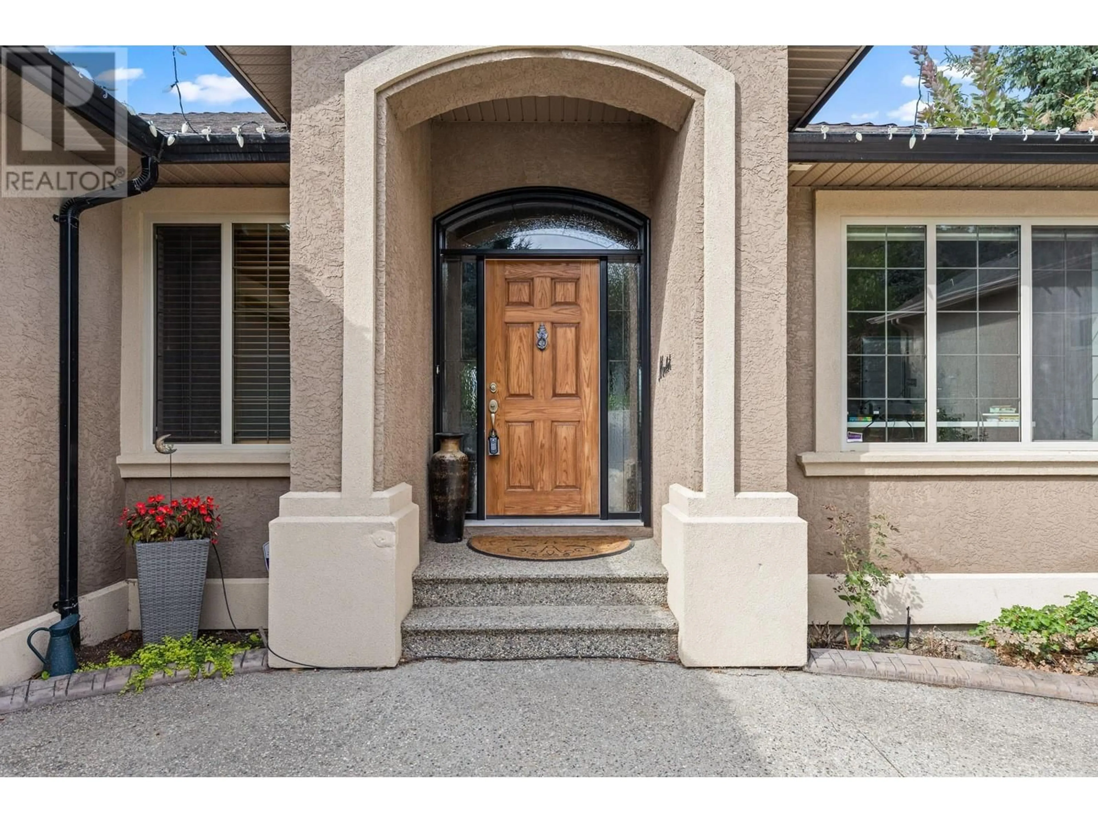 Indoor entryway, wood floors for 3373 Merlot Way, West Kelowna British Columbia V4T2X4