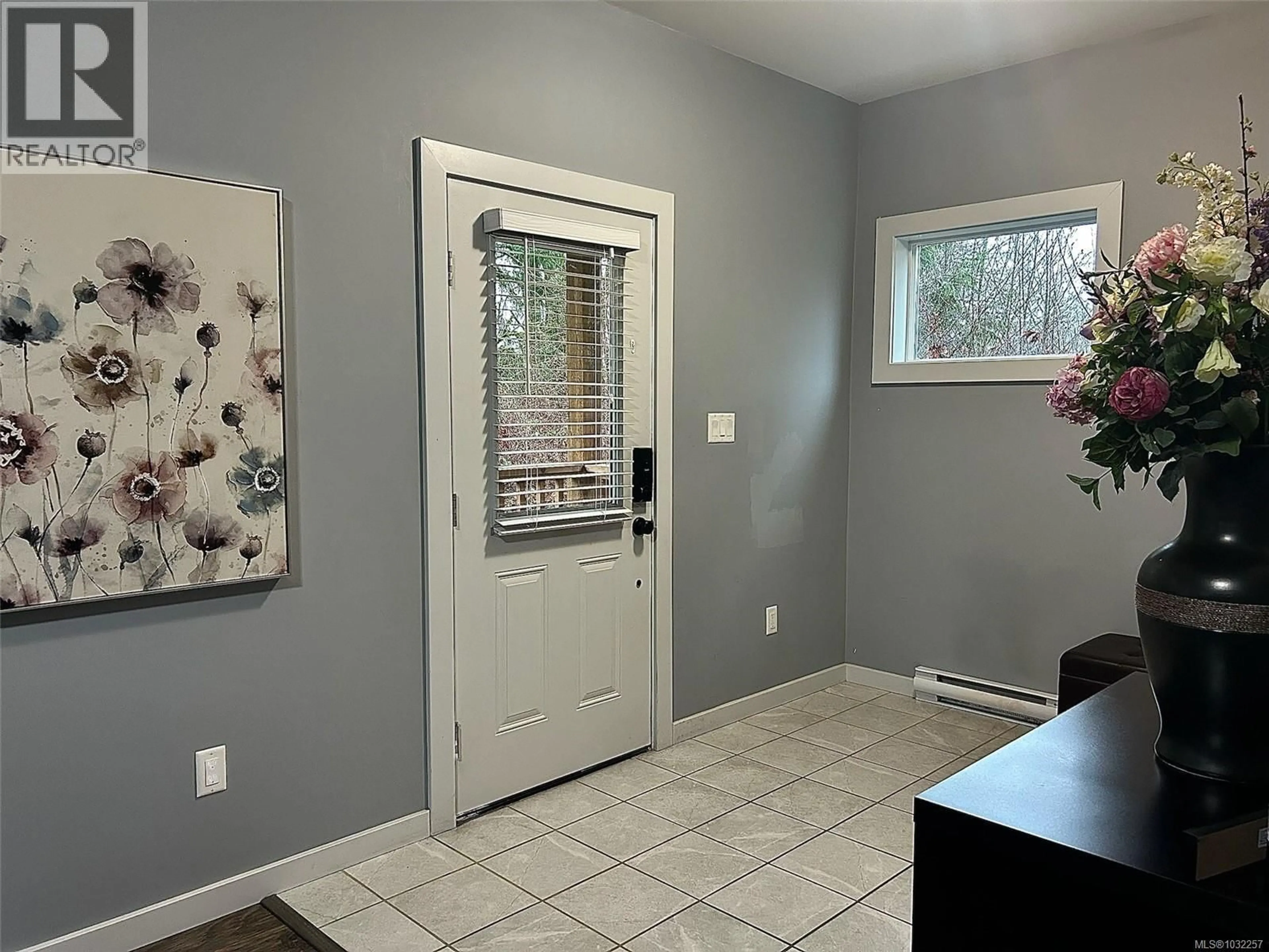 Indoor entryway for 4 - 6146 RYALL ROAD, Duncan British Columbia V9L2H7