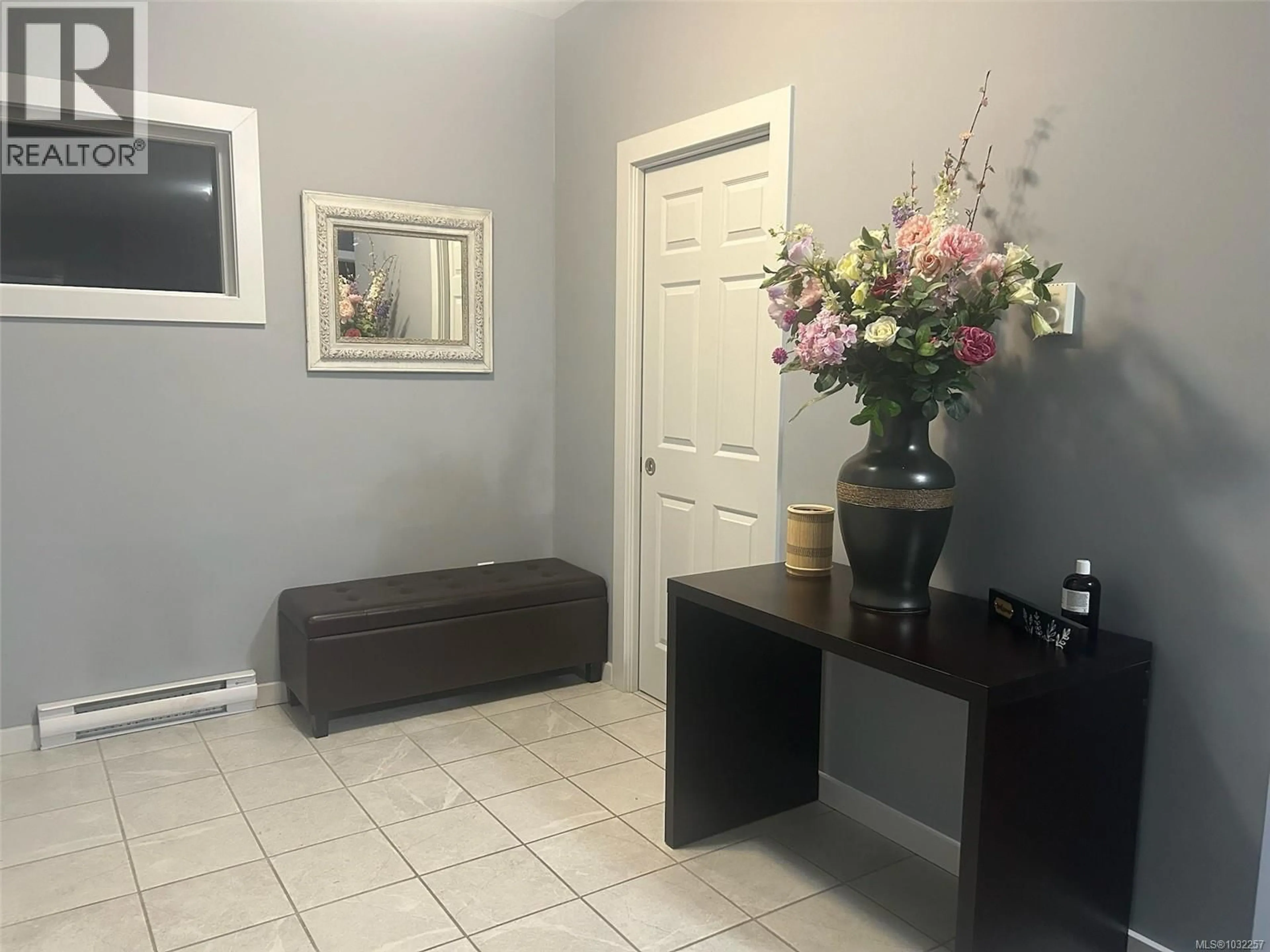 Indoor entryway for 4 - 6146 RYALL ROAD, Duncan British Columbia V9L2H7