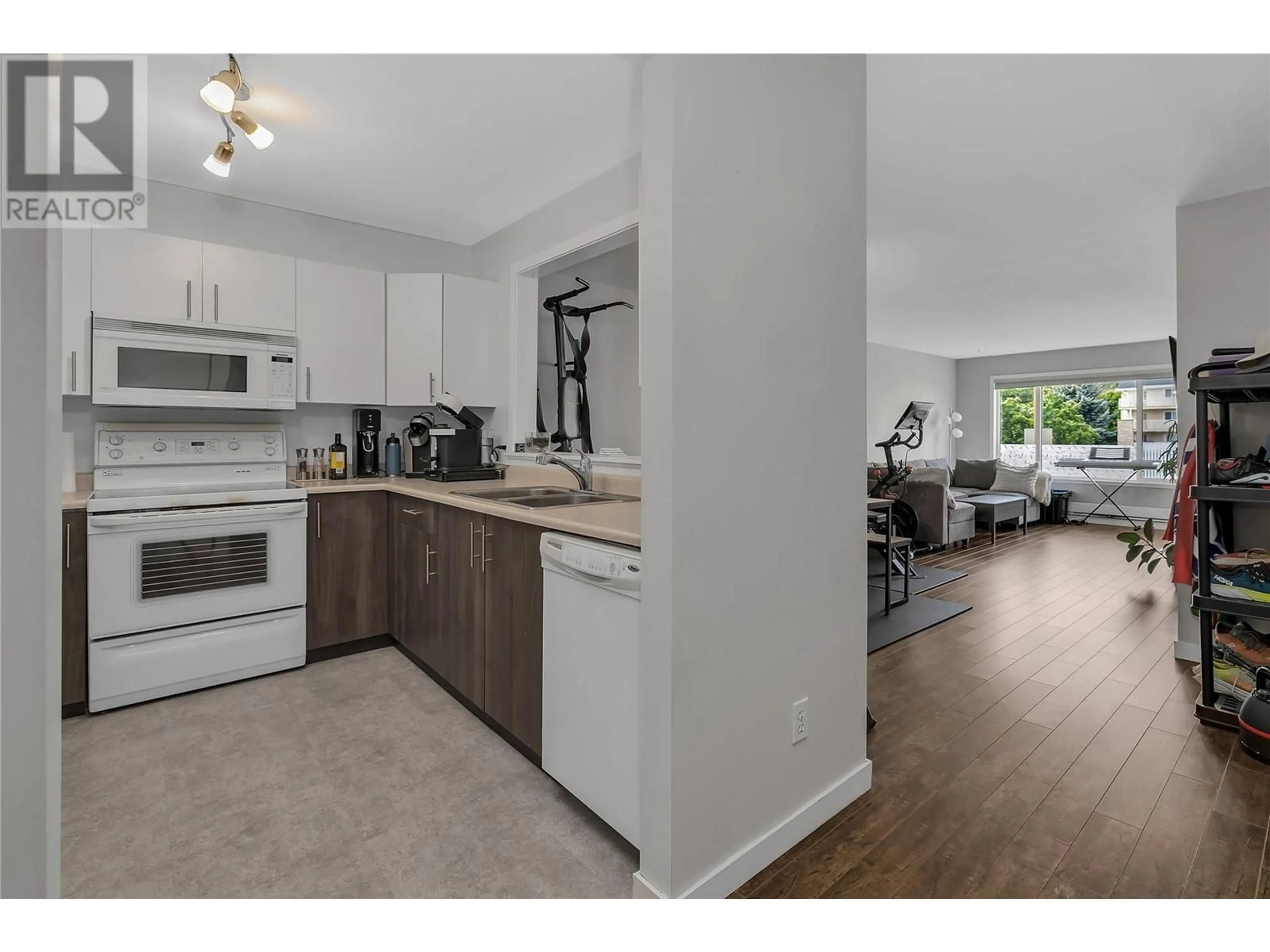 Open concept kitchen for 400 Sutton Crescent Unit# 103, Kelowna British Columbia V1V1Y3