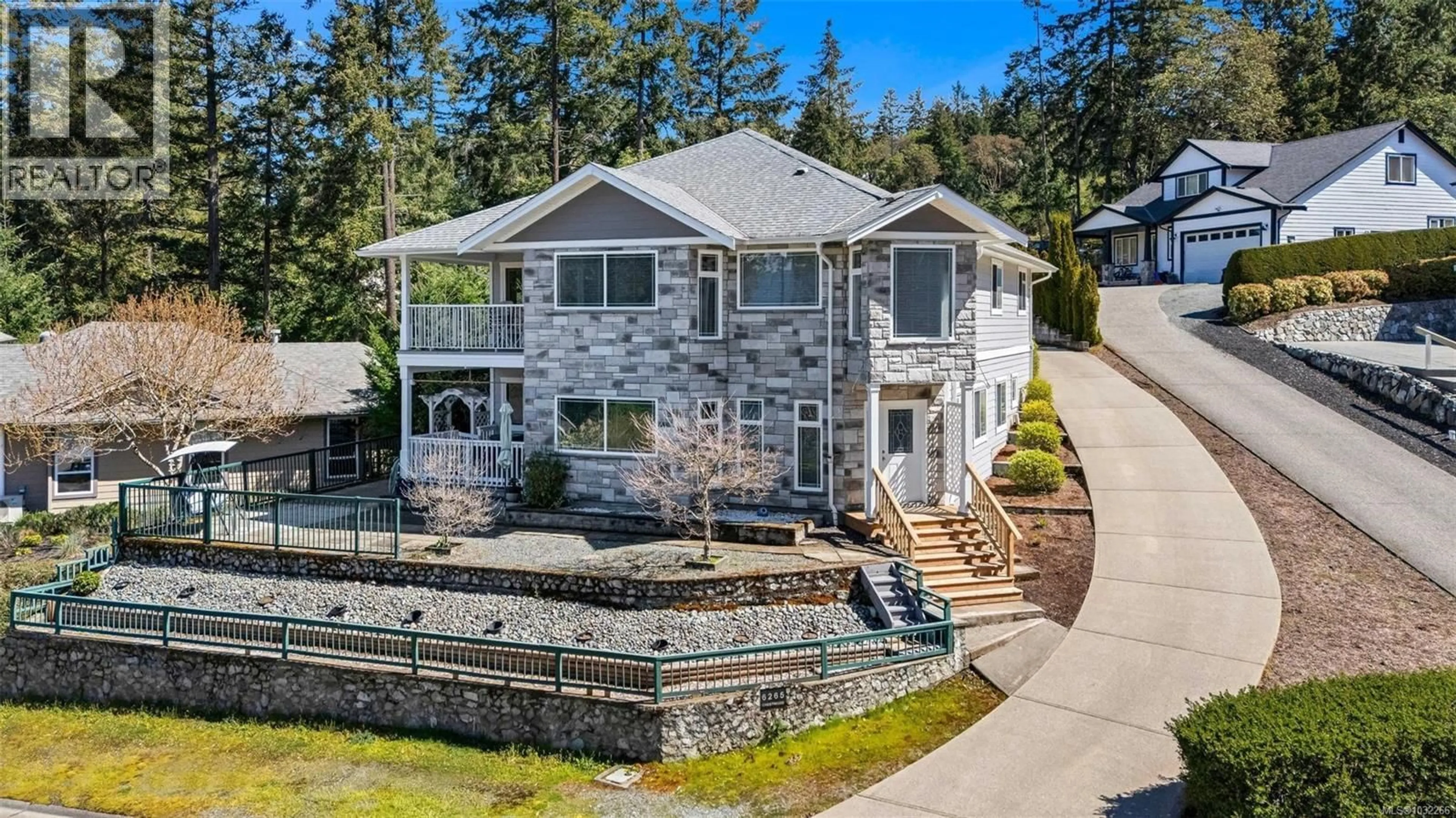 A pic from outside/outdoor area/front of a property/back of a property/a pic from drone, unknown for 6265 CRESTWOOD DRIVE, Duncan British Columbia V9L6Z1