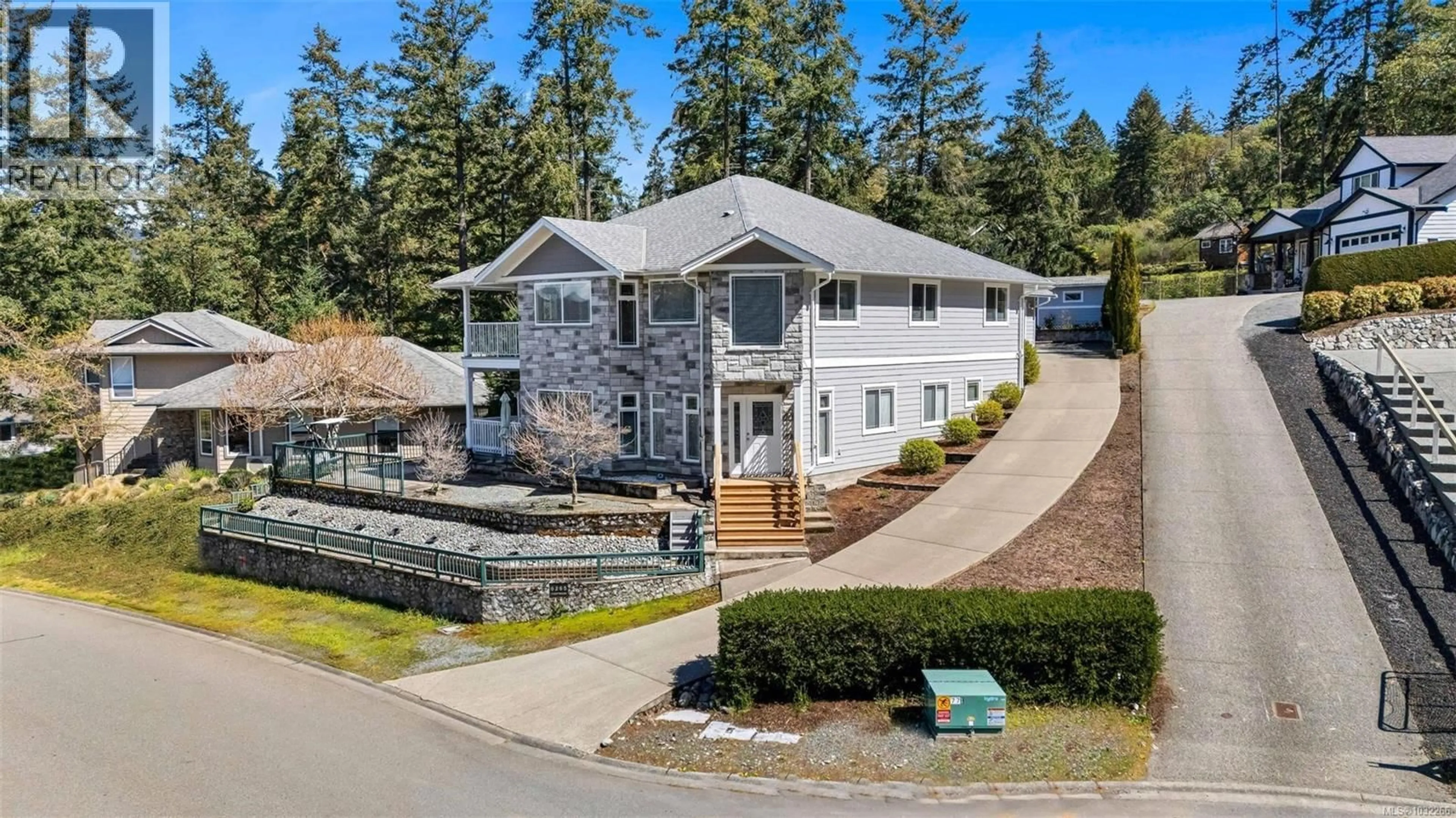 A pic from outside/outdoor area/front of a property/back of a property/a pic from drone, unknown for 6265 CRESTWOOD DRIVE, Duncan British Columbia V9L6Z1