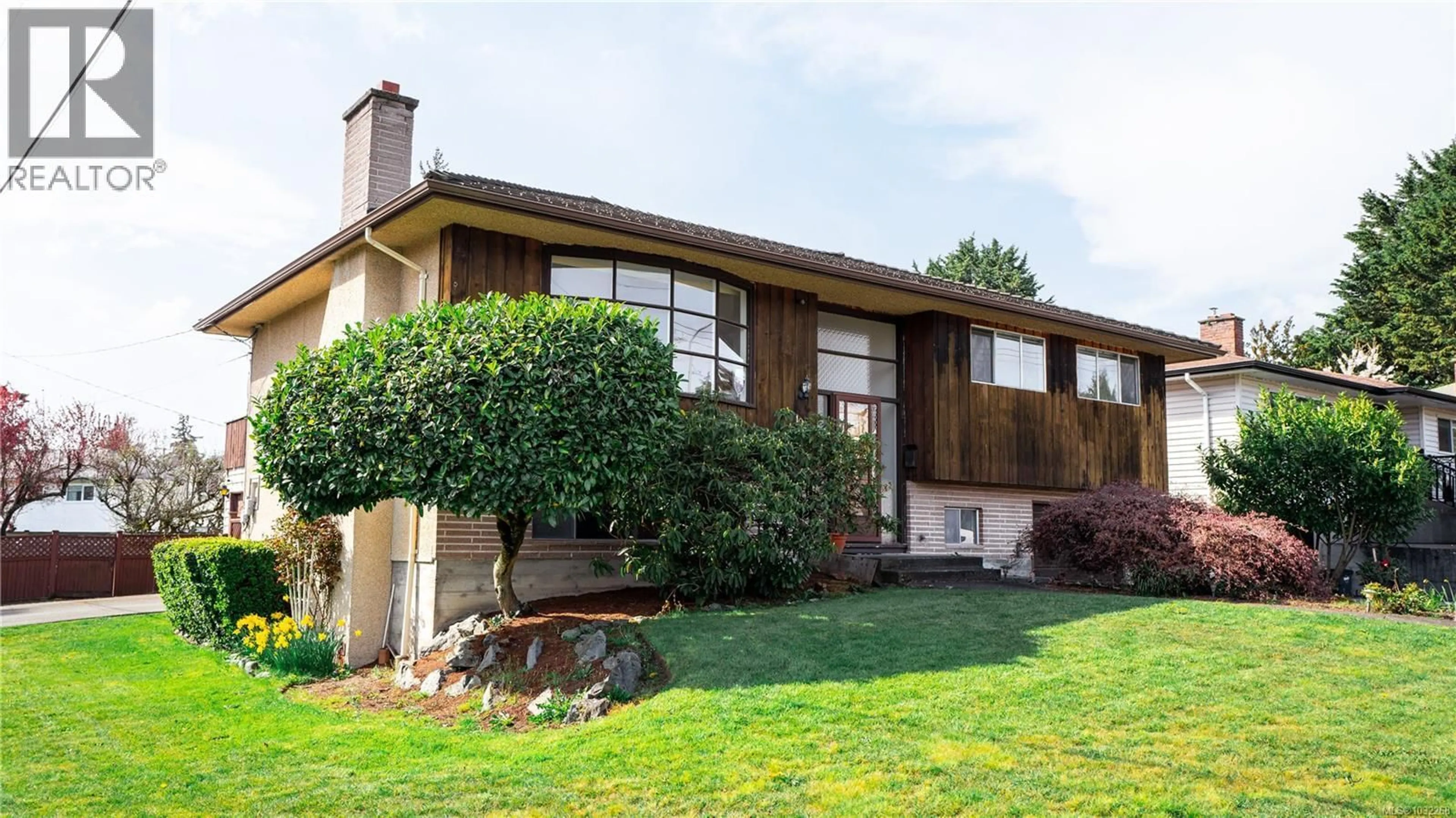 Home with vinyl exterior material, unknown for 1023 KENNETH STREET, Saanich British Columbia V8X3J3