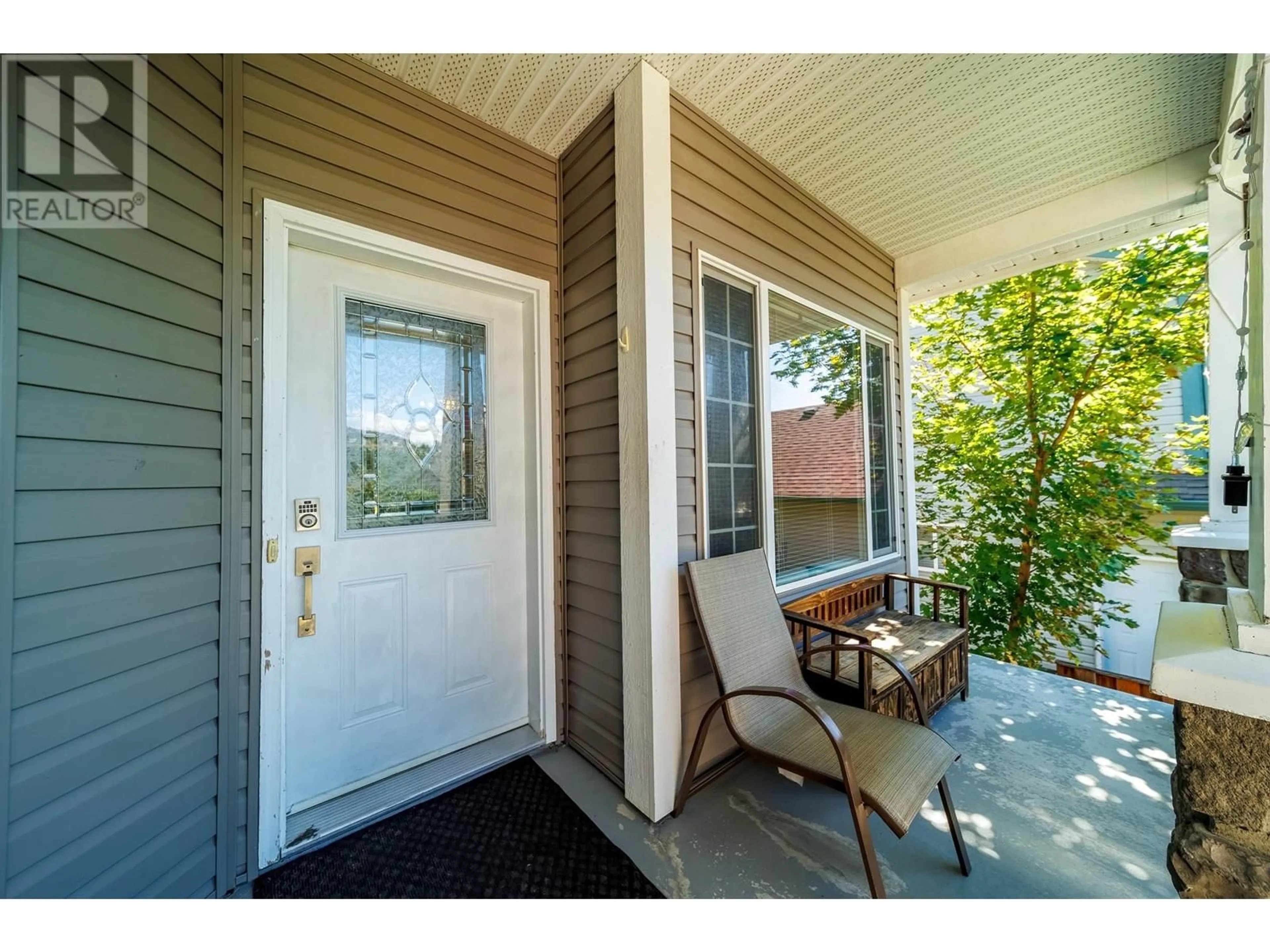 Indoor entryway for 2066 Rosefield Drive, West Kelowna British Columbia V1Z3Y8