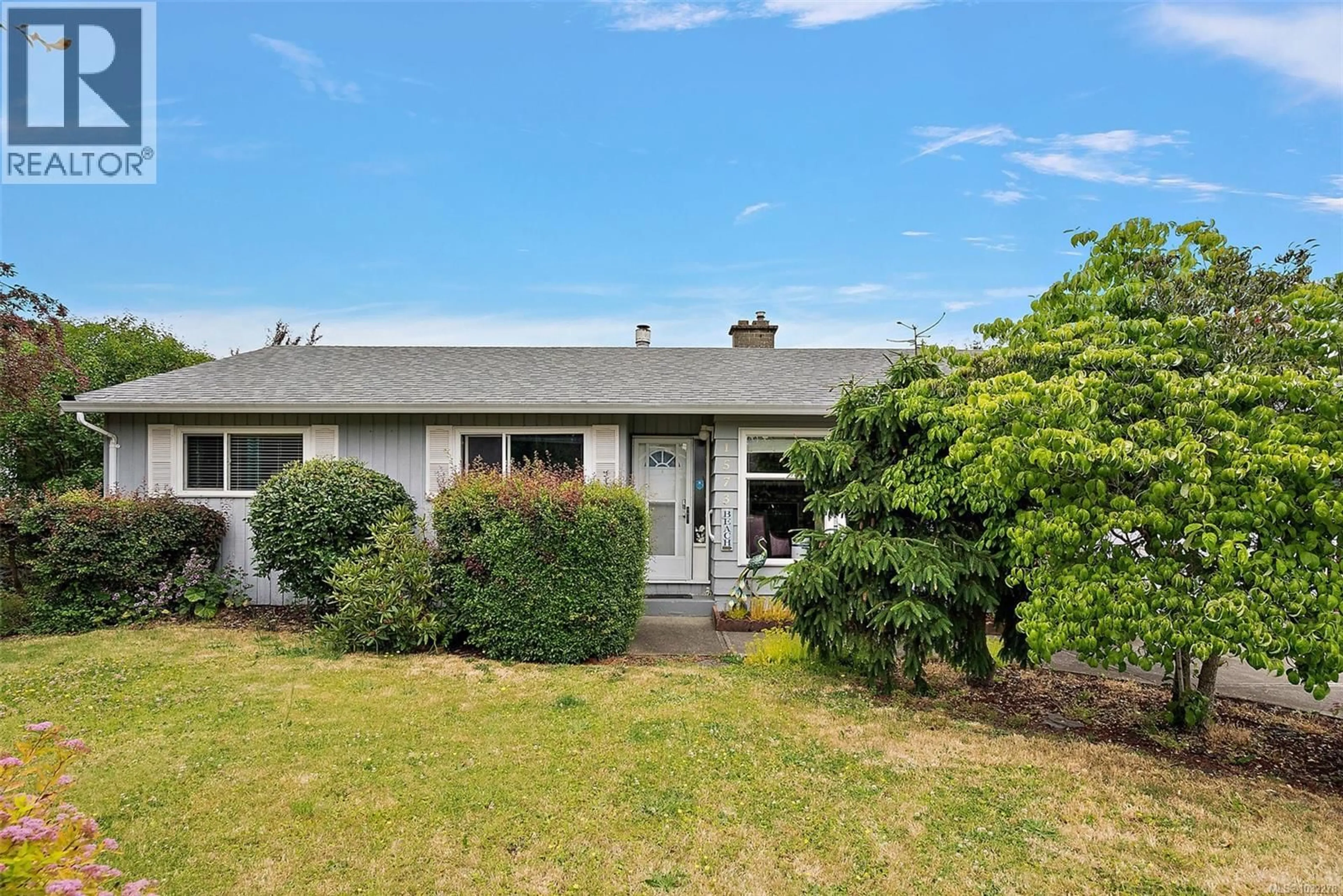 A pic from outside/outdoor area/front of a property/back of a property/a pic from drone, street for 1573 CHARLOTTE STREET, Crofton British Columbia V0R1R0