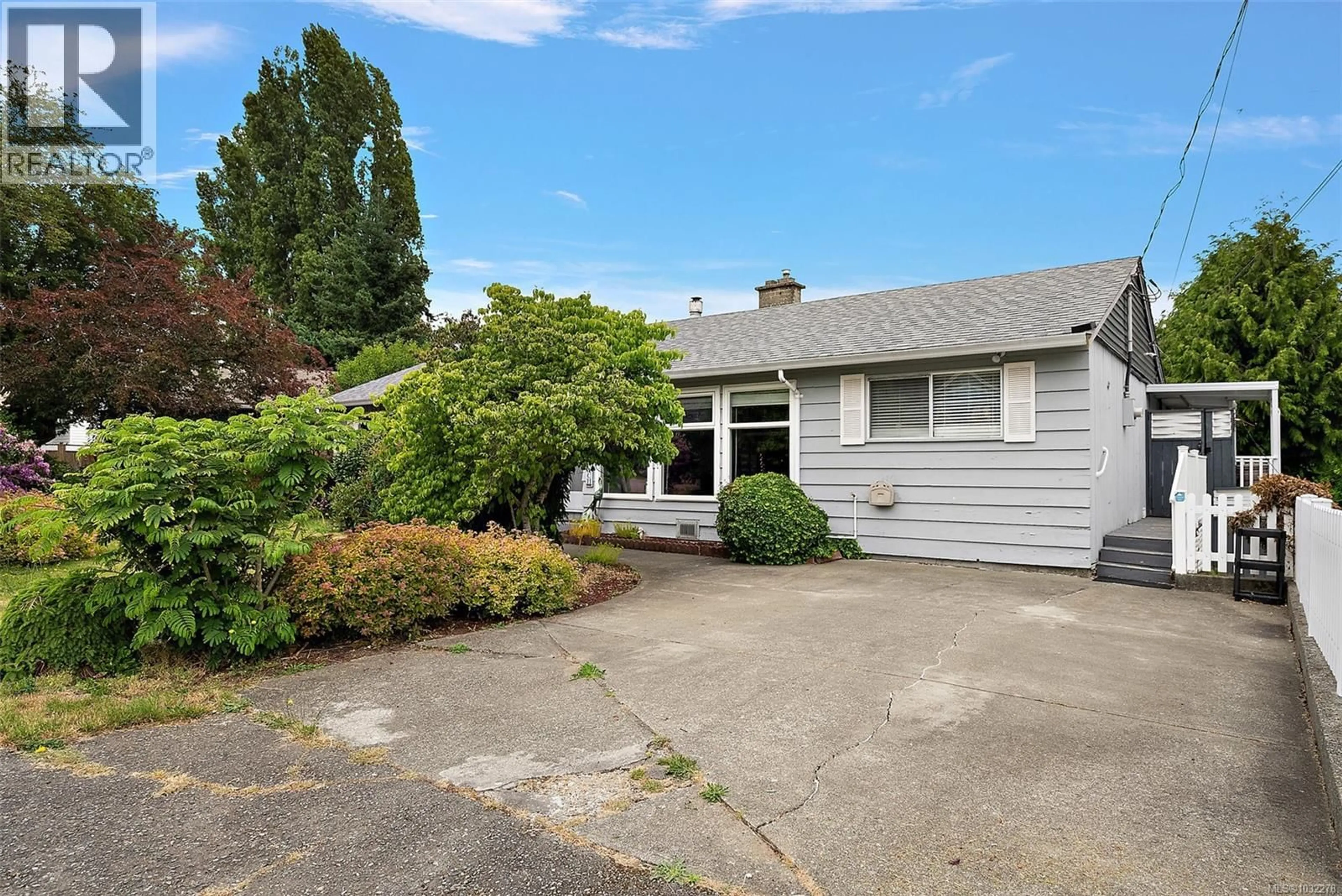 Home with vinyl exterior material, street for 1573 CHARLOTTE STREET, Crofton British Columbia V0R1R0