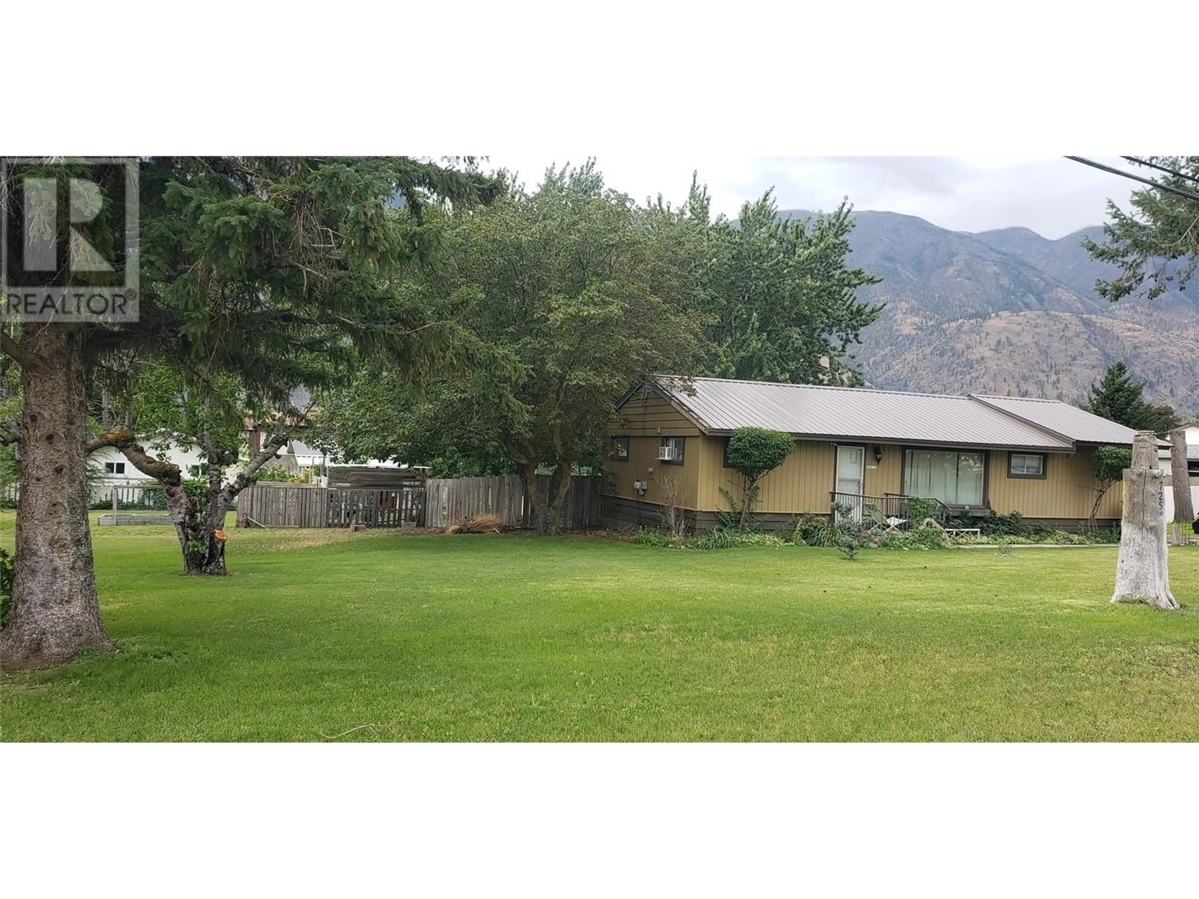 Frontside or backside of a home, cottage for 725 2nd Ave Avenue, Keremeos British Columbia V0X1N2