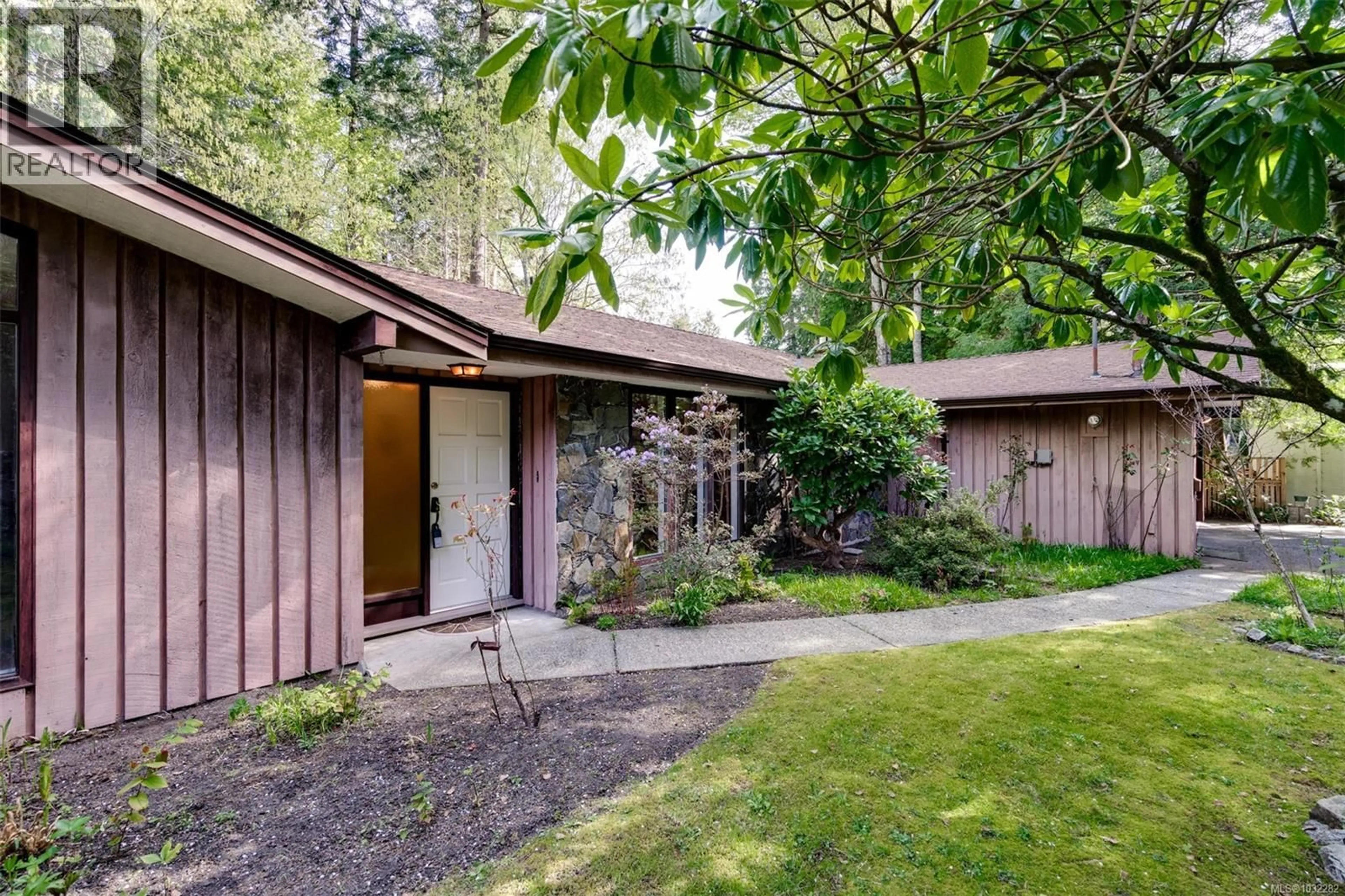 Patio, forest/trees view for 780 HELVETIA CRESCENT, Saanich British Columbia V8Y1X1