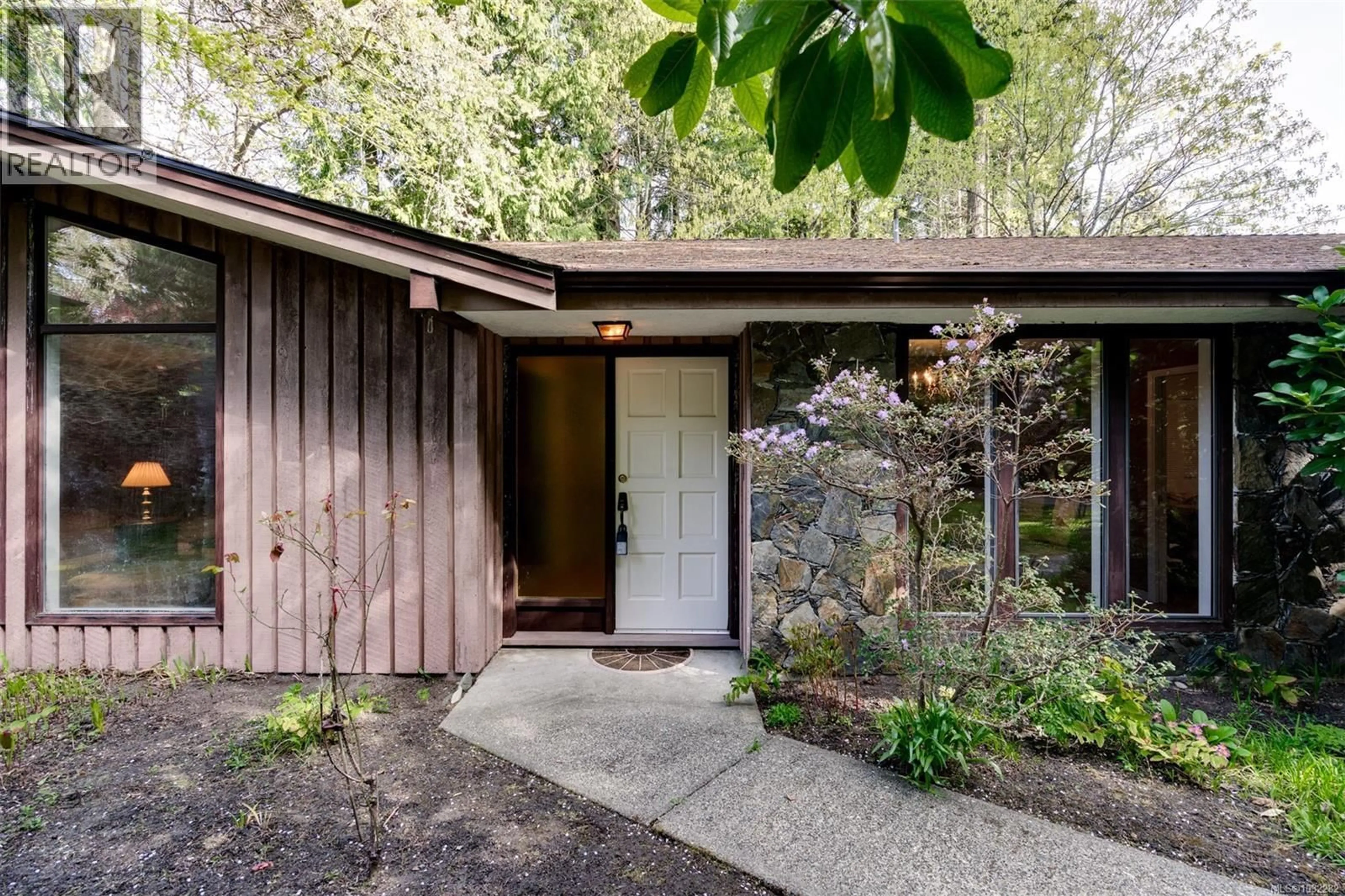 Unknown for 780 HELVETIA CRESCENT, Saanich British Columbia V8Y1X1