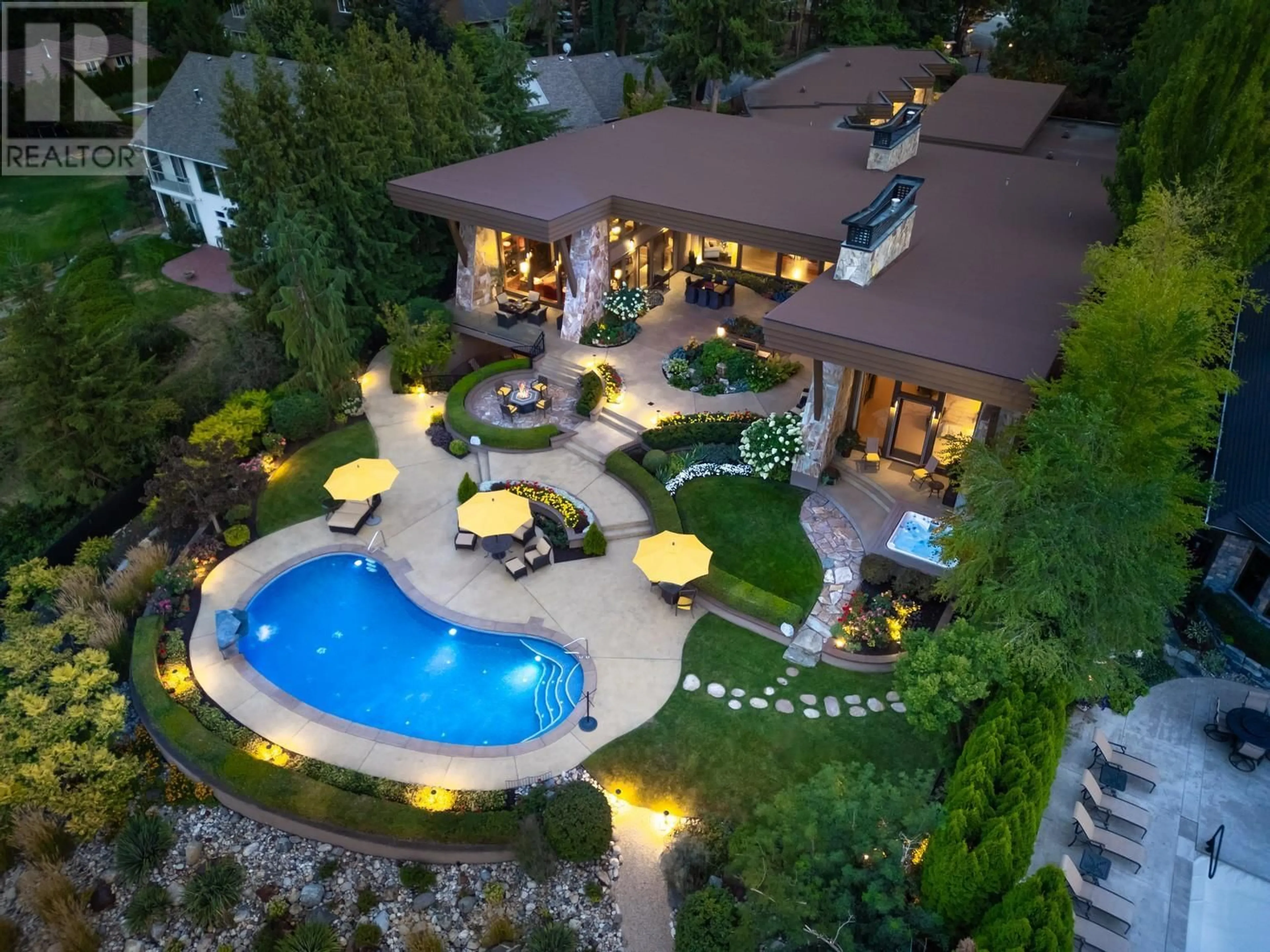 Pool for 704 BARNABY ROAD, Kelowna British Columbia V1W4N9