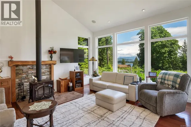 620 VALPY ROAD, Quadra Island 2